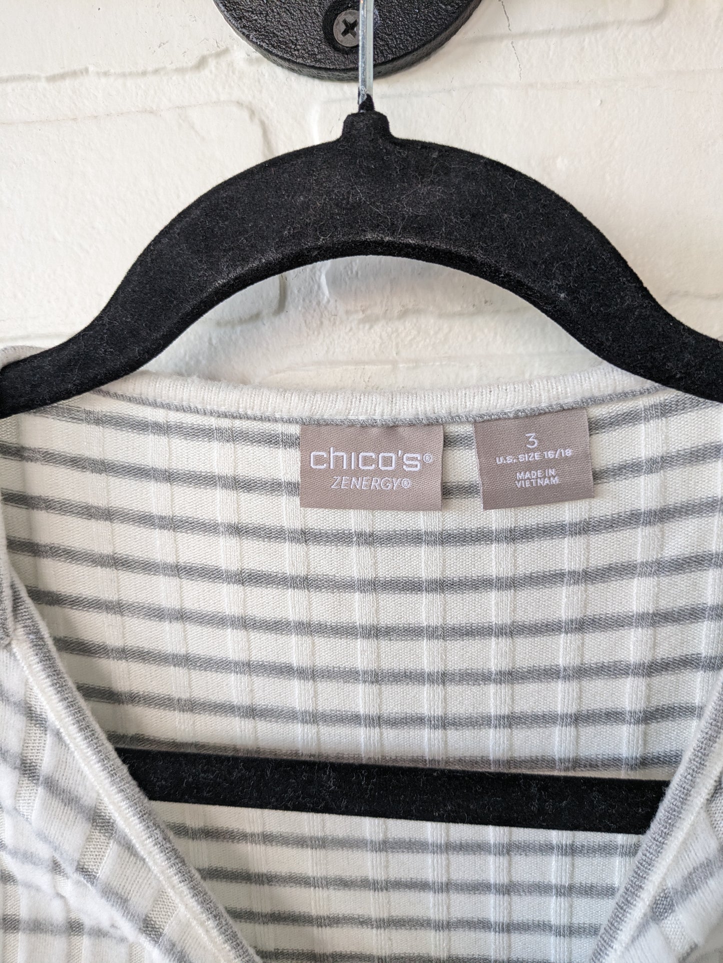 Athletic Top Short Sleeve By Zenergy By Chicos Size: Xl