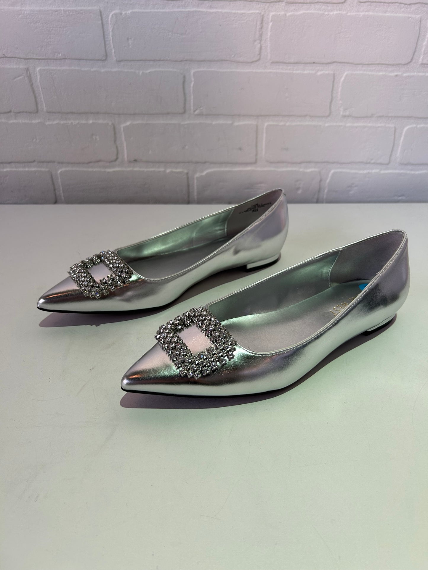 Shoes Flats By Nine West In Silver, Size: 7.5