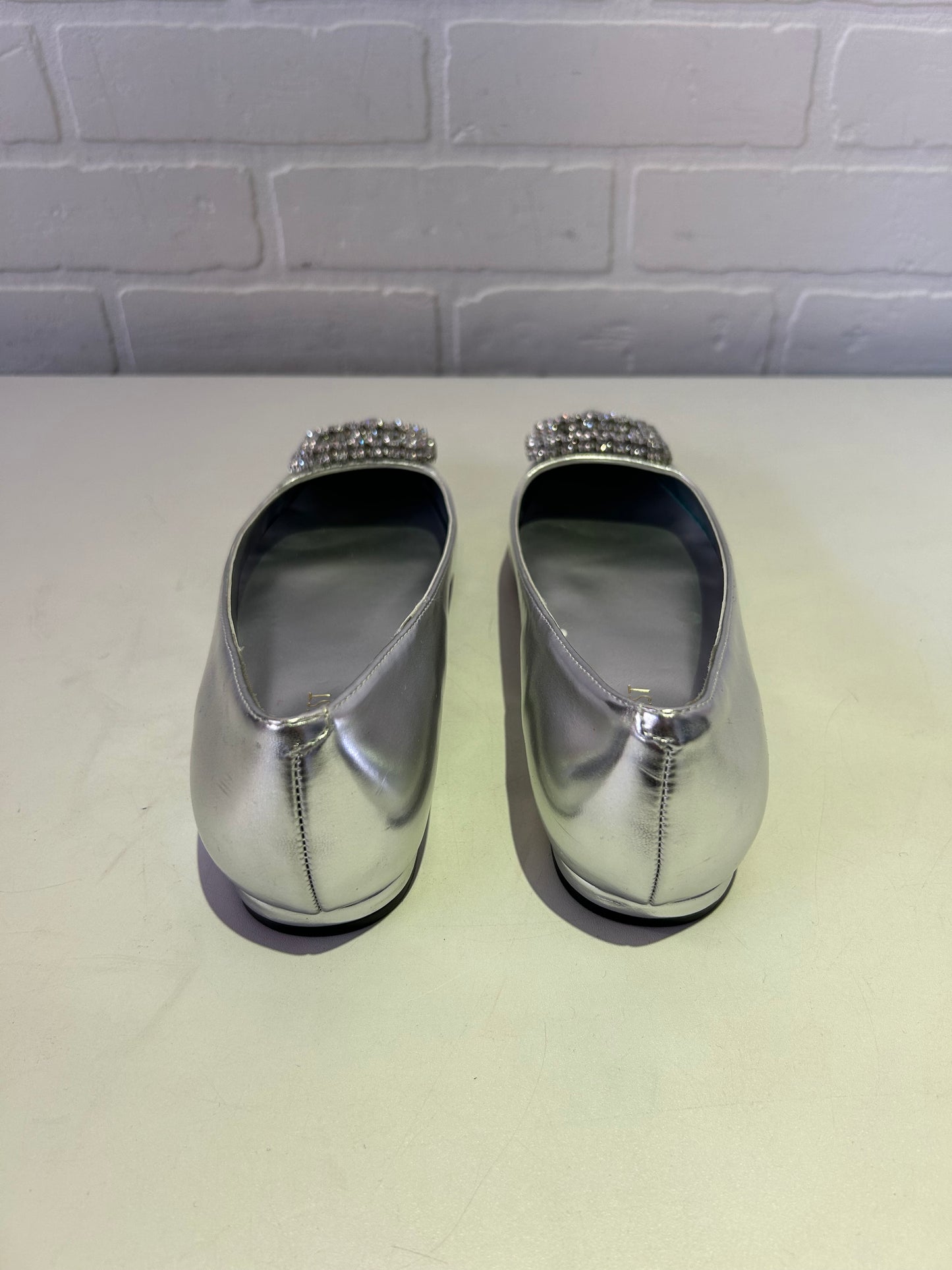Shoes Flats By Nine West In Silver, Size: 7.5
