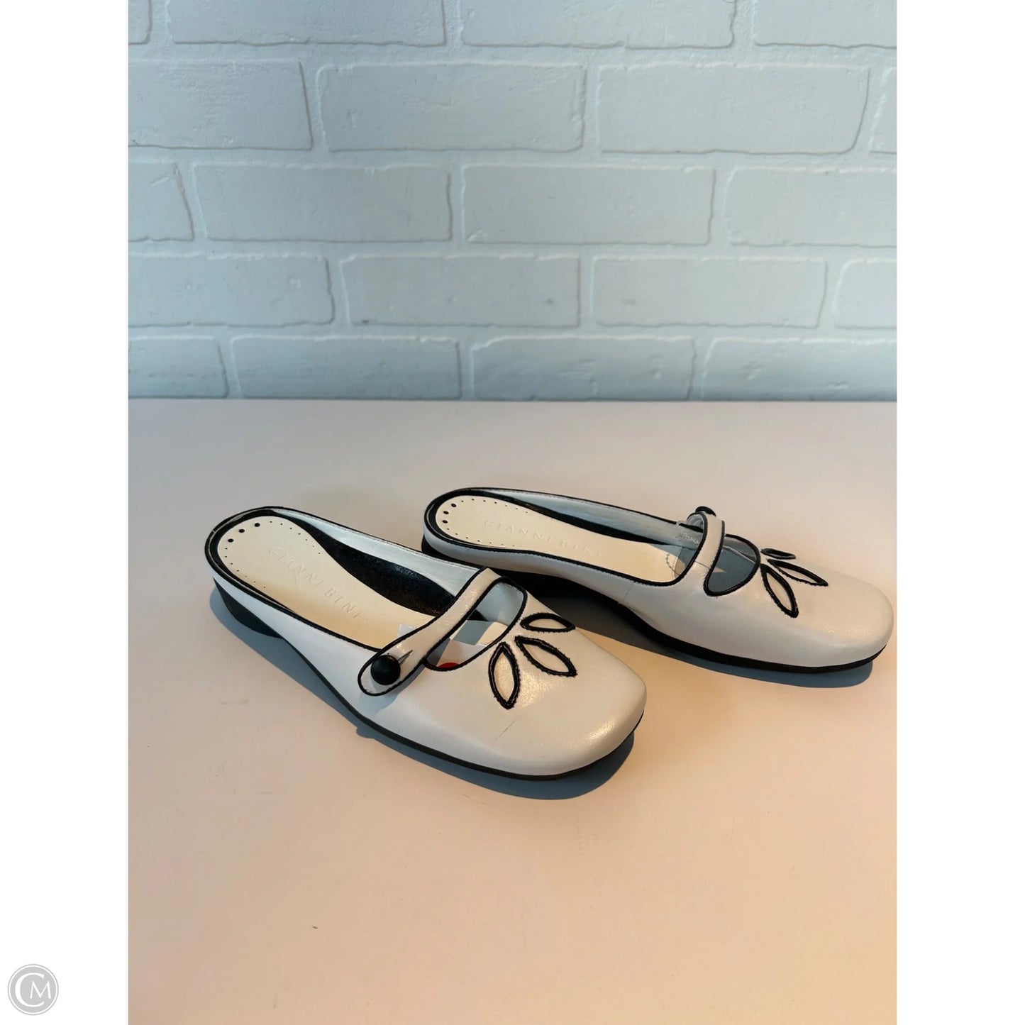 Shoes Flats By Gianni Bini In Black & White, Size: 6