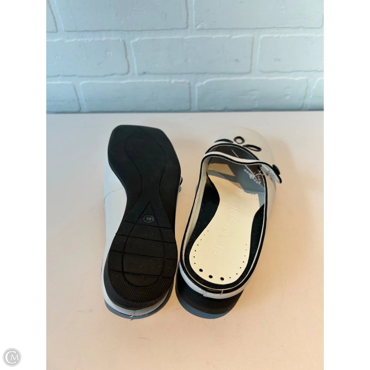 Shoes Flats By Gianni Bini In Black & White, Size: 6