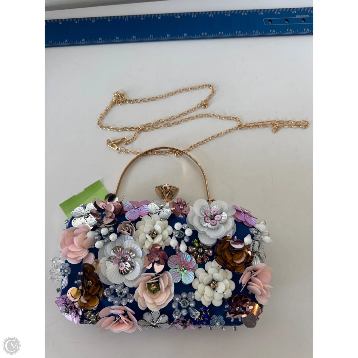 Clutch By Clothes Mentor, Size: Medium