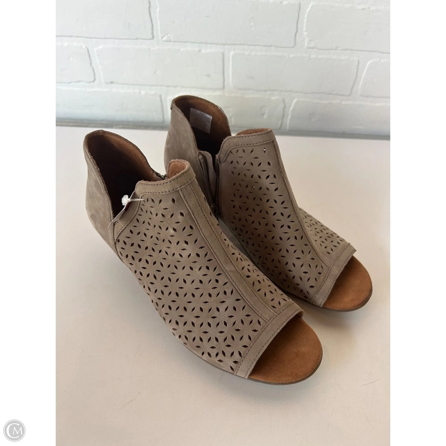Boots Ankle Heels By Cobb Hill In Brown, Size: 9