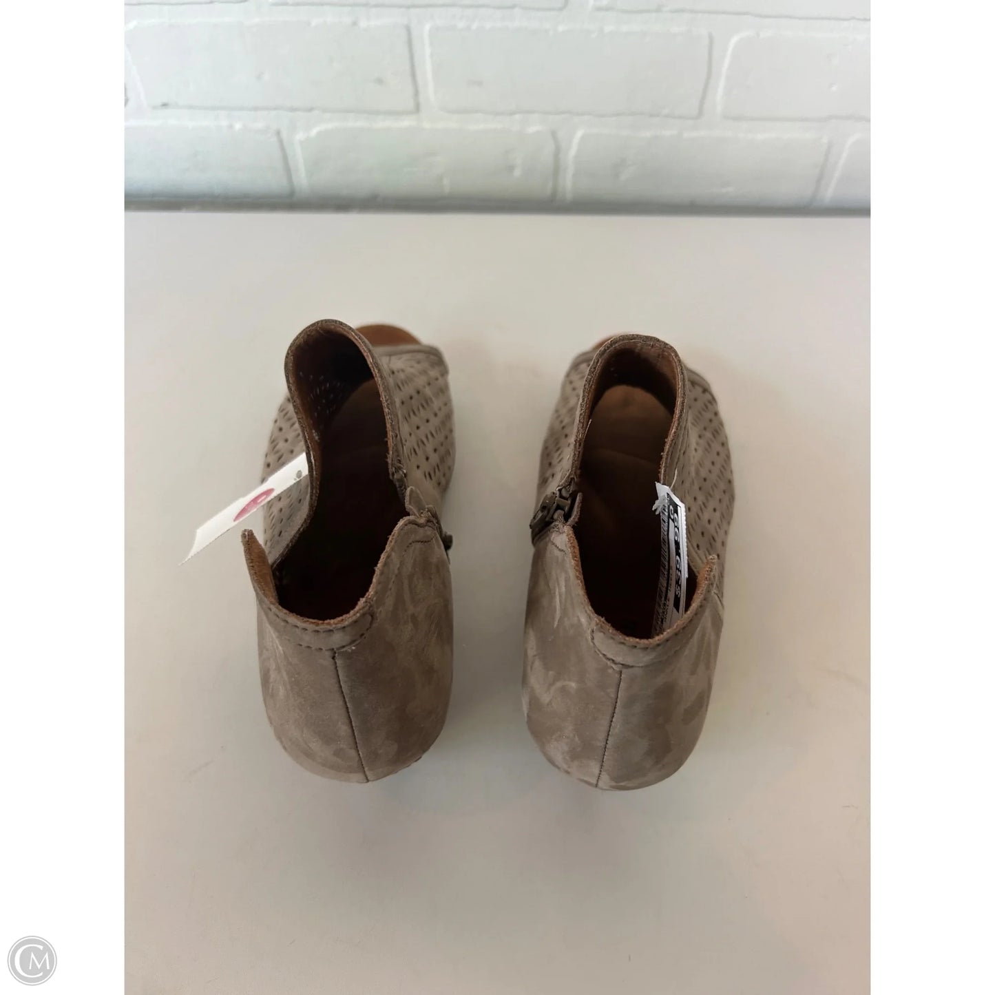 Boots Ankle Heels By Cobb Hill In Brown, Size: 9