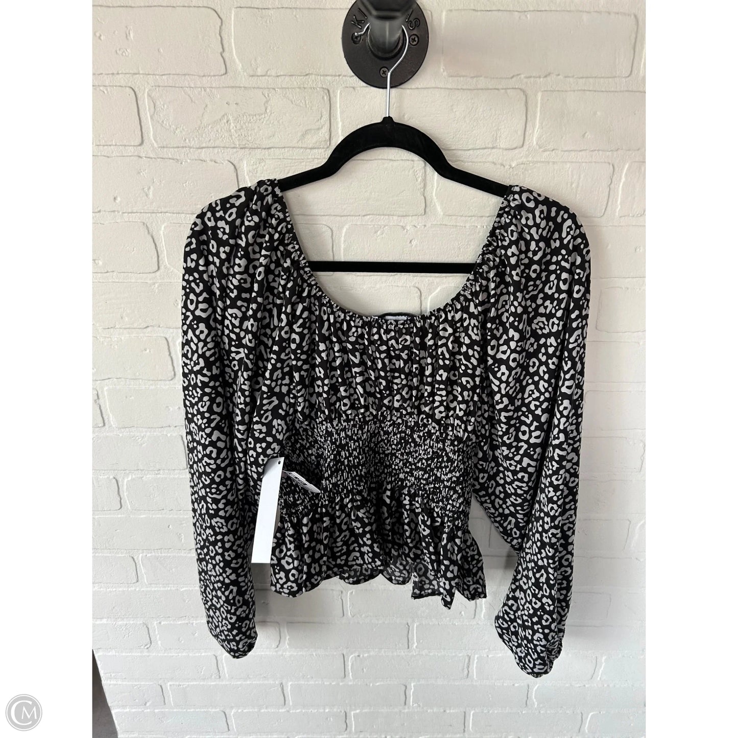 Top Long Sleeve By Clothes Mentor In Black & White, Size: L