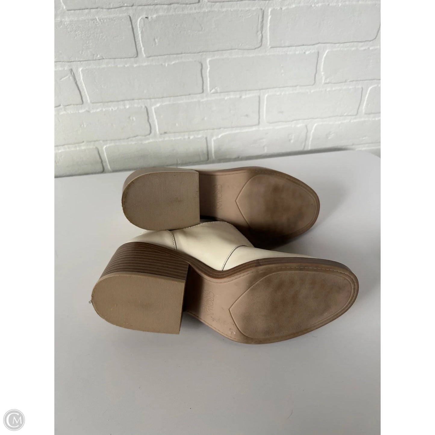 Shoes Heels Block By Crown Vintage In Cream, Size: 9