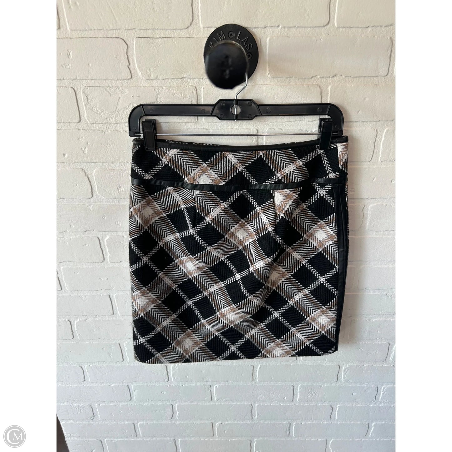 Skirt Mini & Short By White House Black Market In Black & Tan, Size: 0