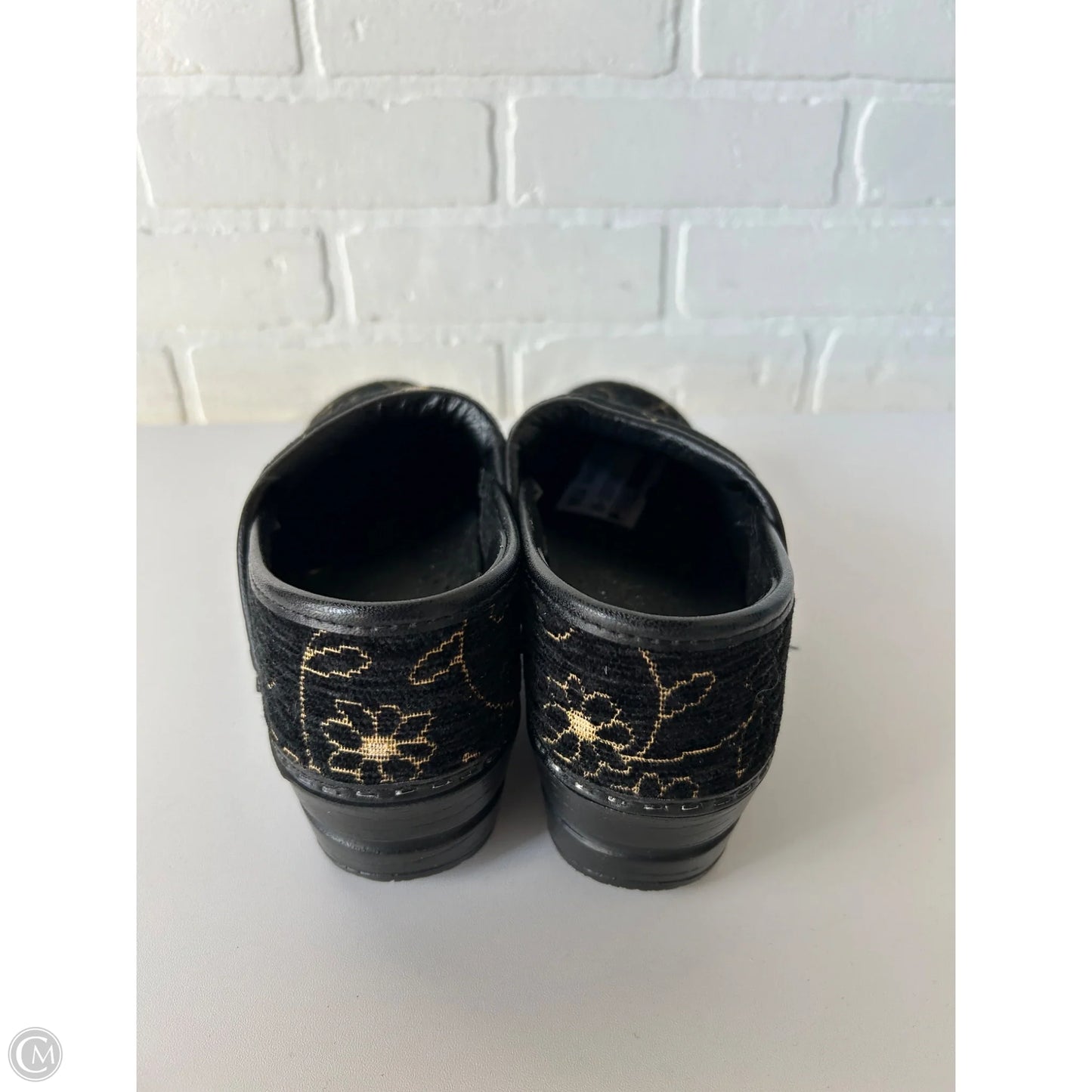 Shoes Flats By Dansko In Black & Gold, Size: 7.5