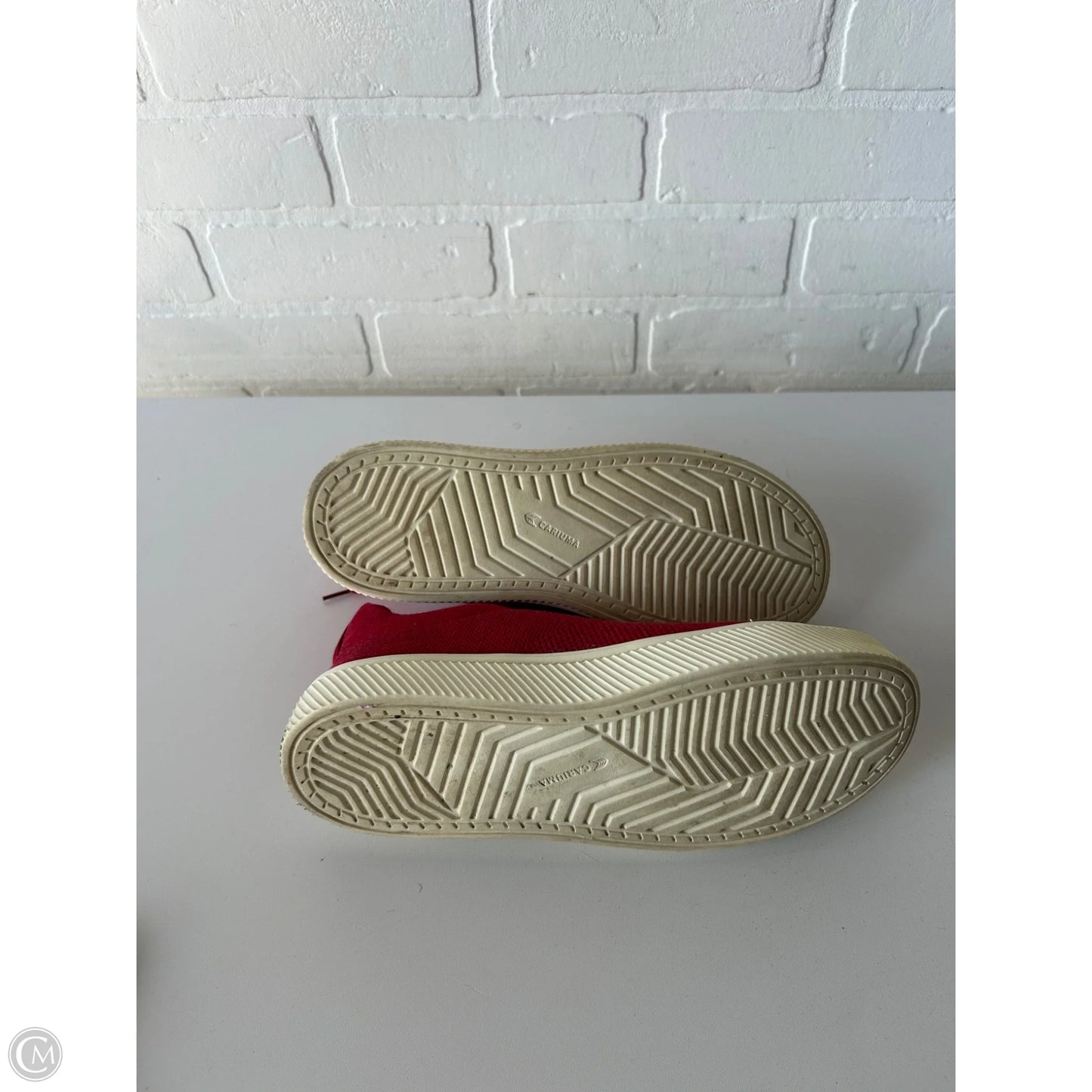 Shoes Sneakers By Cariuma In Red, Size: 7.5