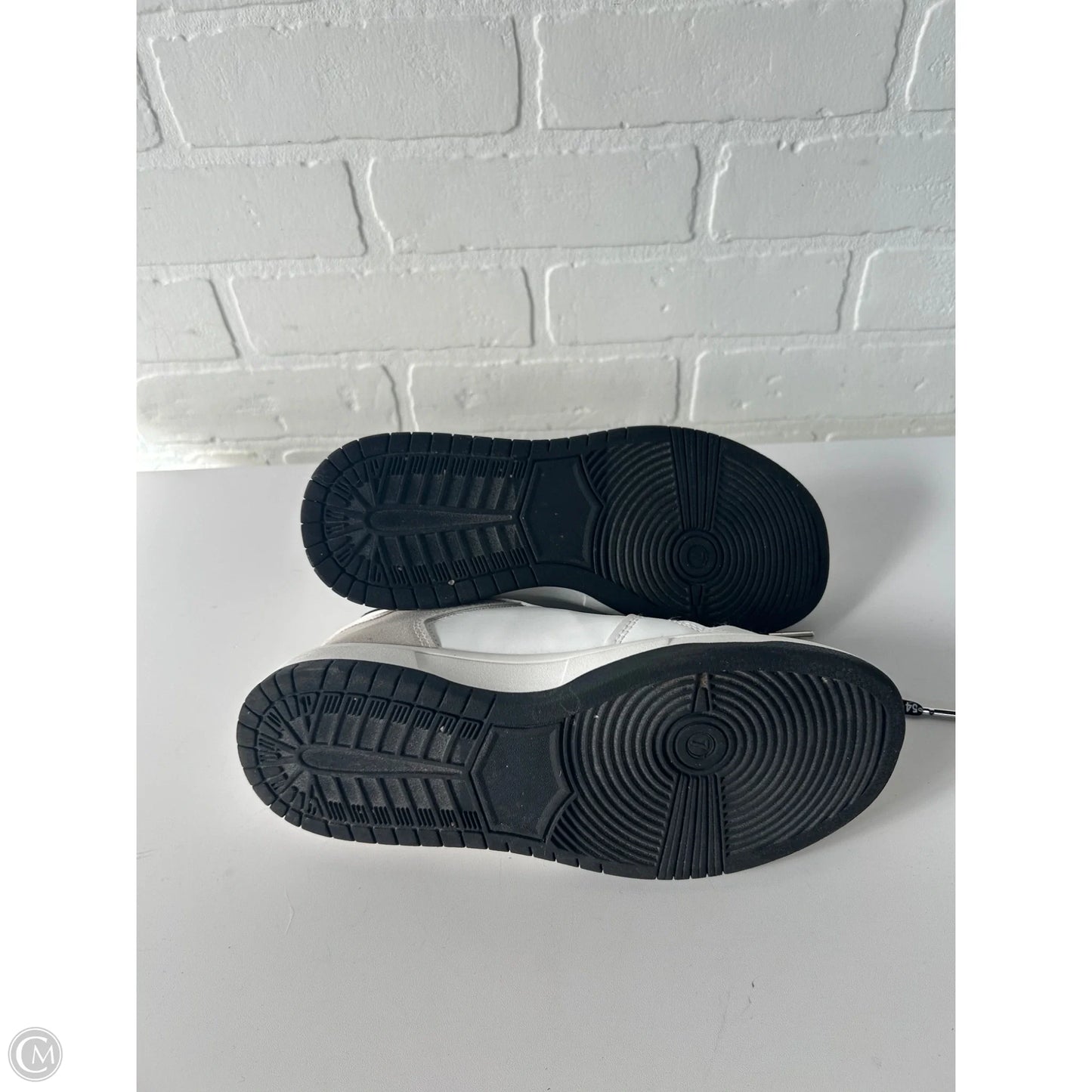 Shoes Sneakers By Vintage Havana In White, Size: 7