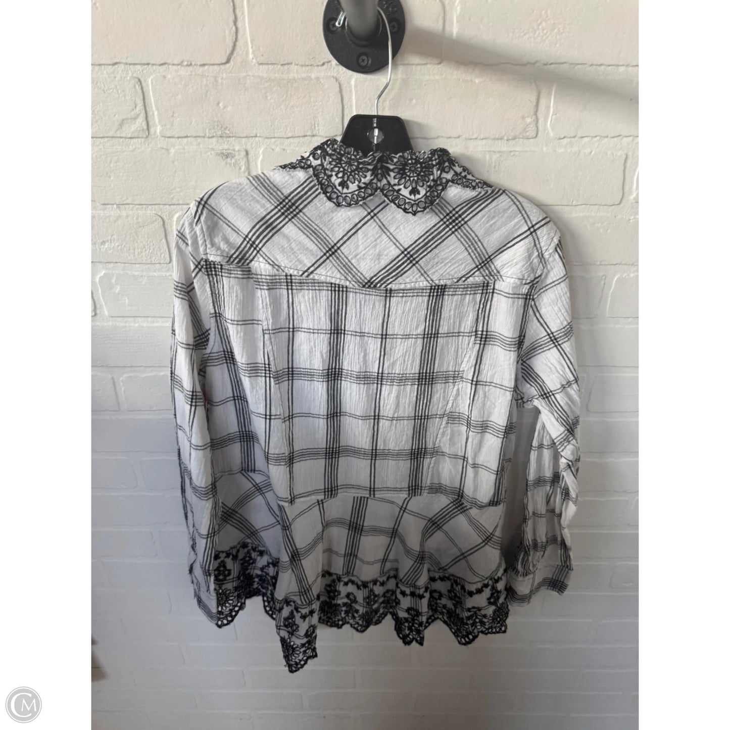 Top Long Sleeve By Clothes Mentor In Black & White, Size: L