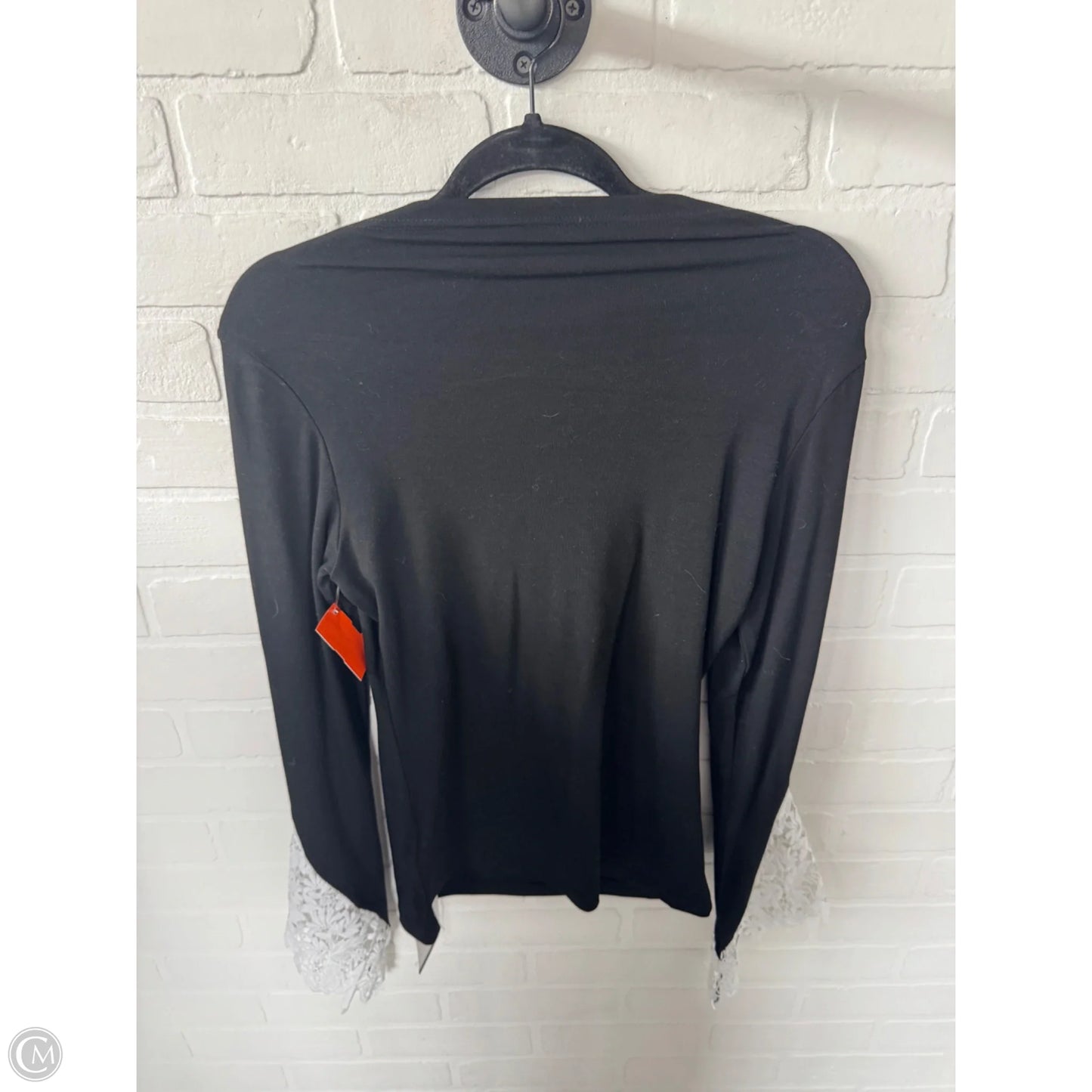 Top Long Sleeve By Clothes Mentor In Black & White, Size: M