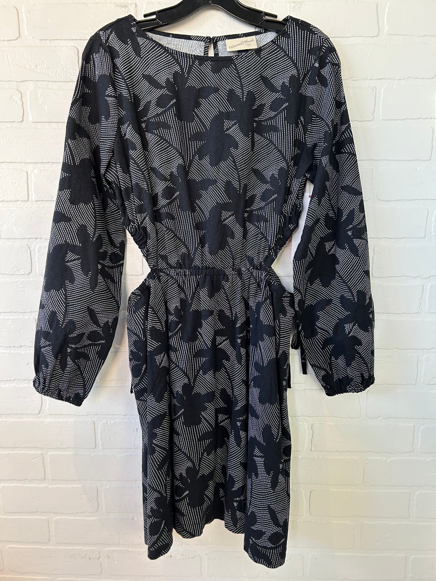 Dress Casual Short By Universal Thread In Black & White, Size: M