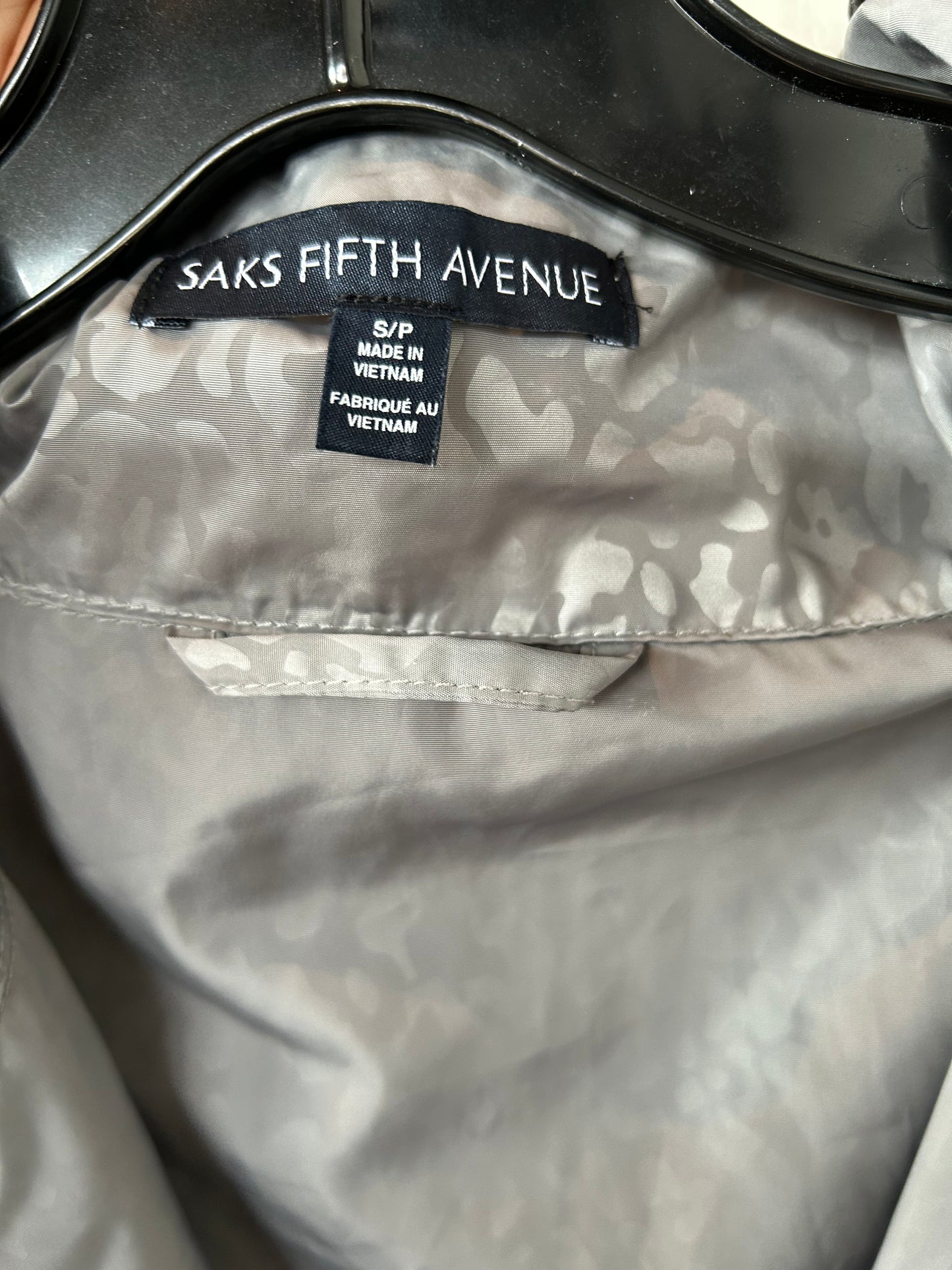 Jacket Windbreaker By Saks Fifth Avenue Size: S
