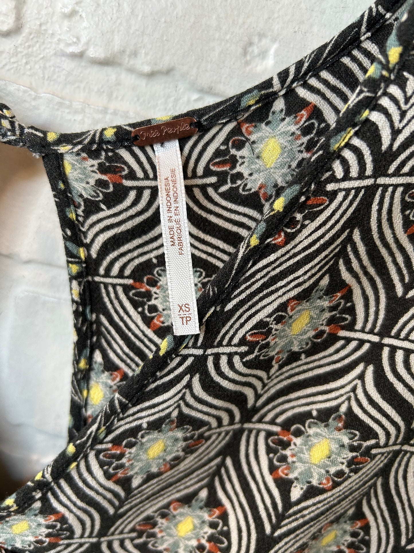 Top Long Sleeve By Free People In Black & Cream, Size: Xs