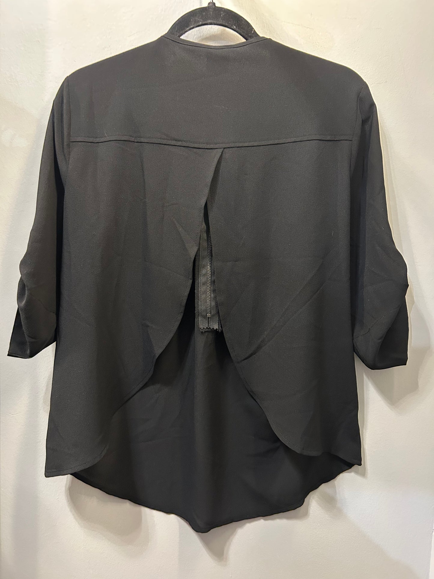 Top 3/4 Sleeve By Bebe Size: M