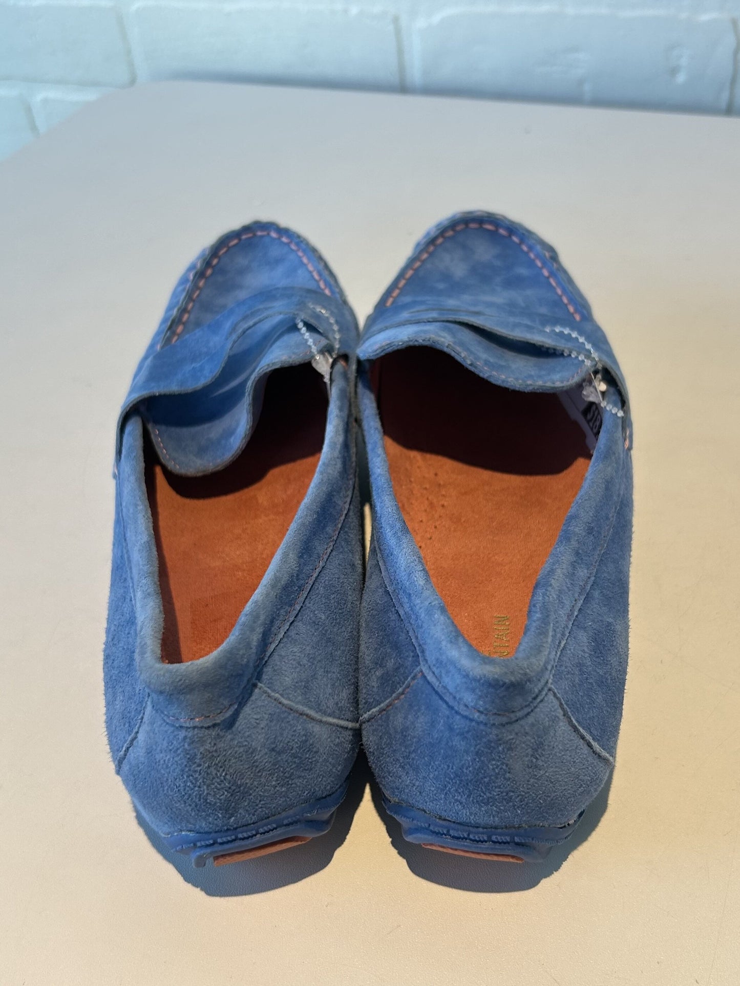 Shoes Flats By White Mountain Size: 9