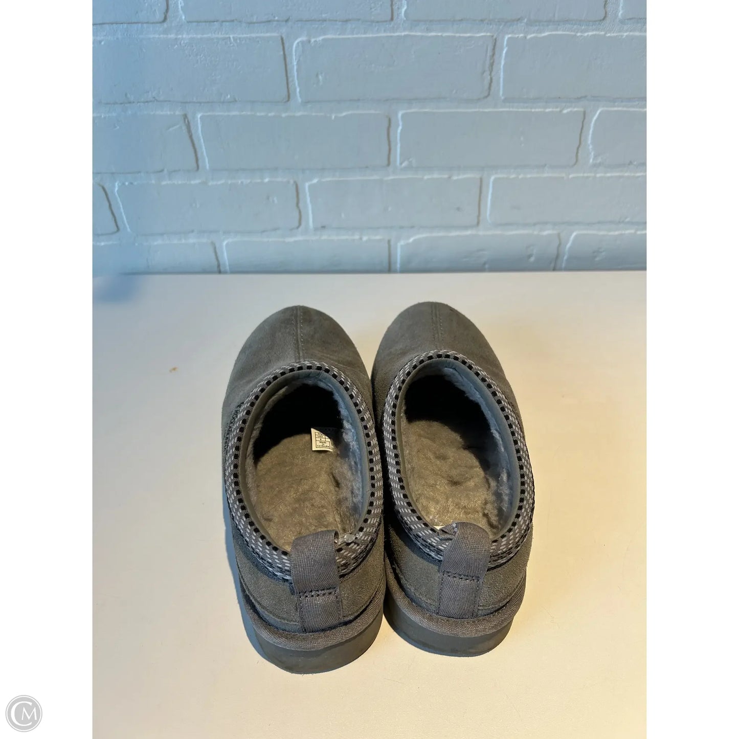Slippers By Koolaburra By Ugg In Grey