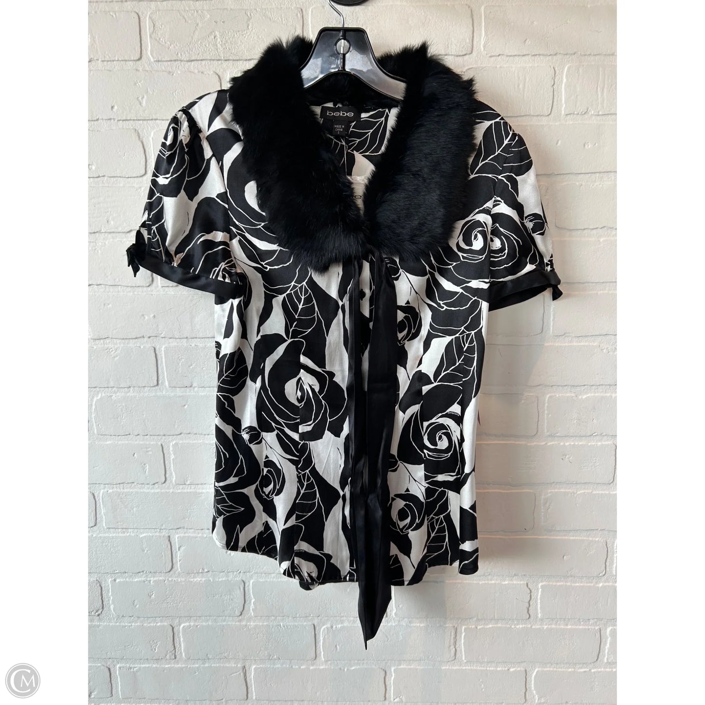 Top Short Sleeve By Bebe In Black & White, Size: S