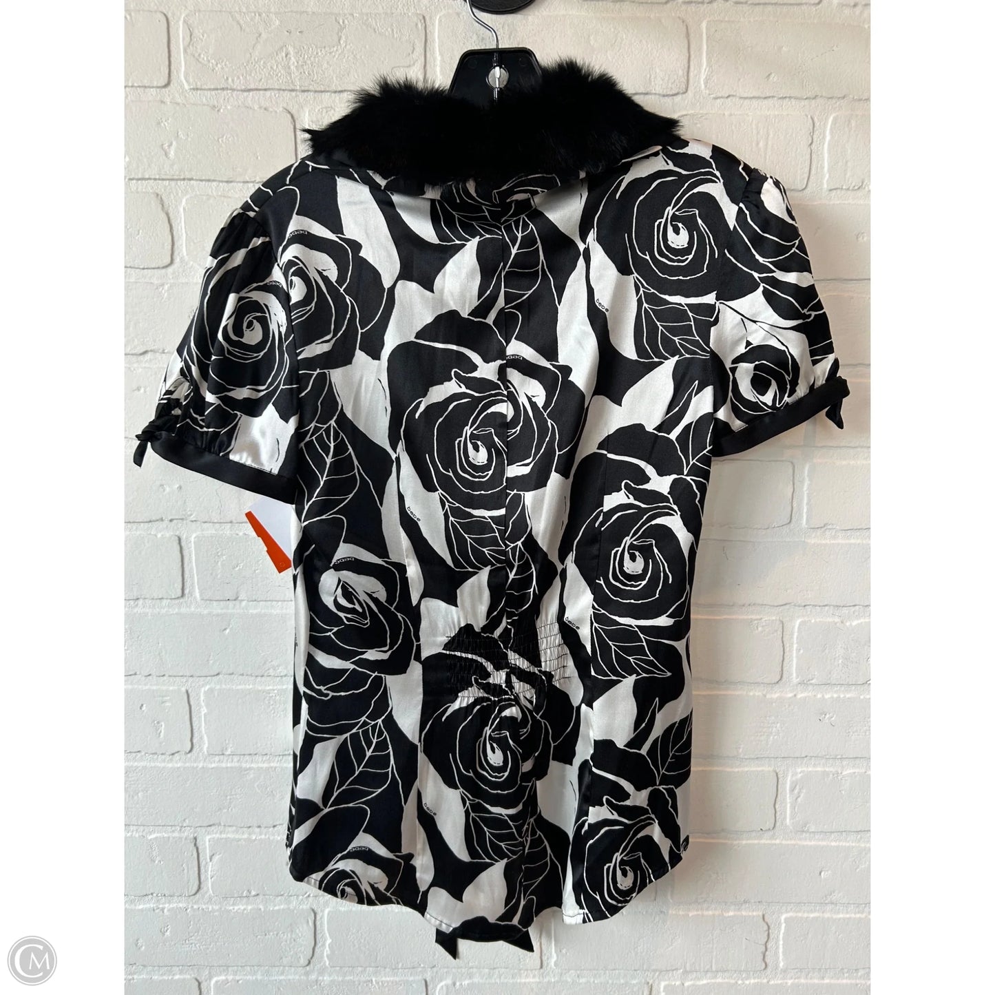 Top Short Sleeve By Bebe In Black & White, Size: S