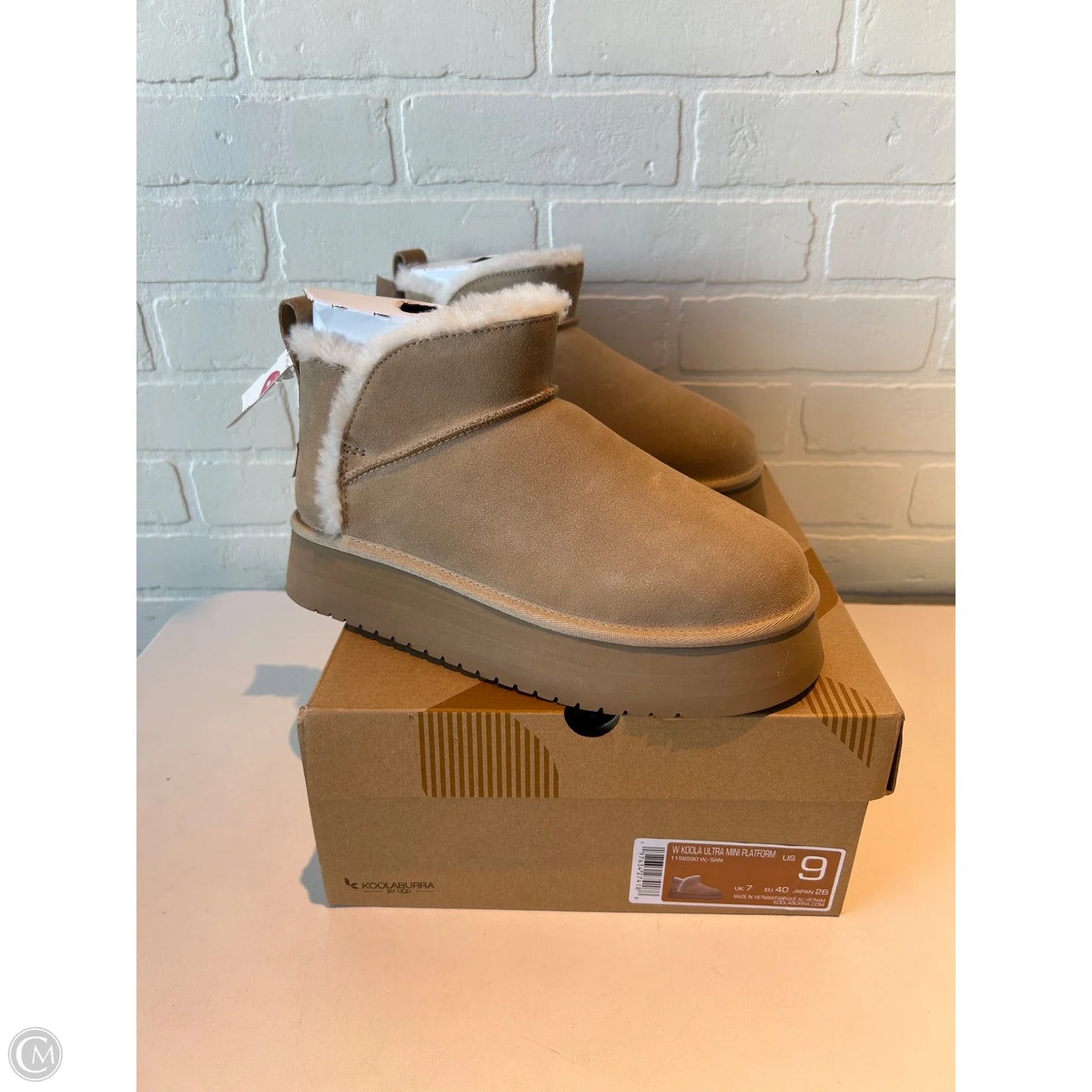 Boots Ankle Flats By Koolaburra By Ugg In Tan, Size: 9