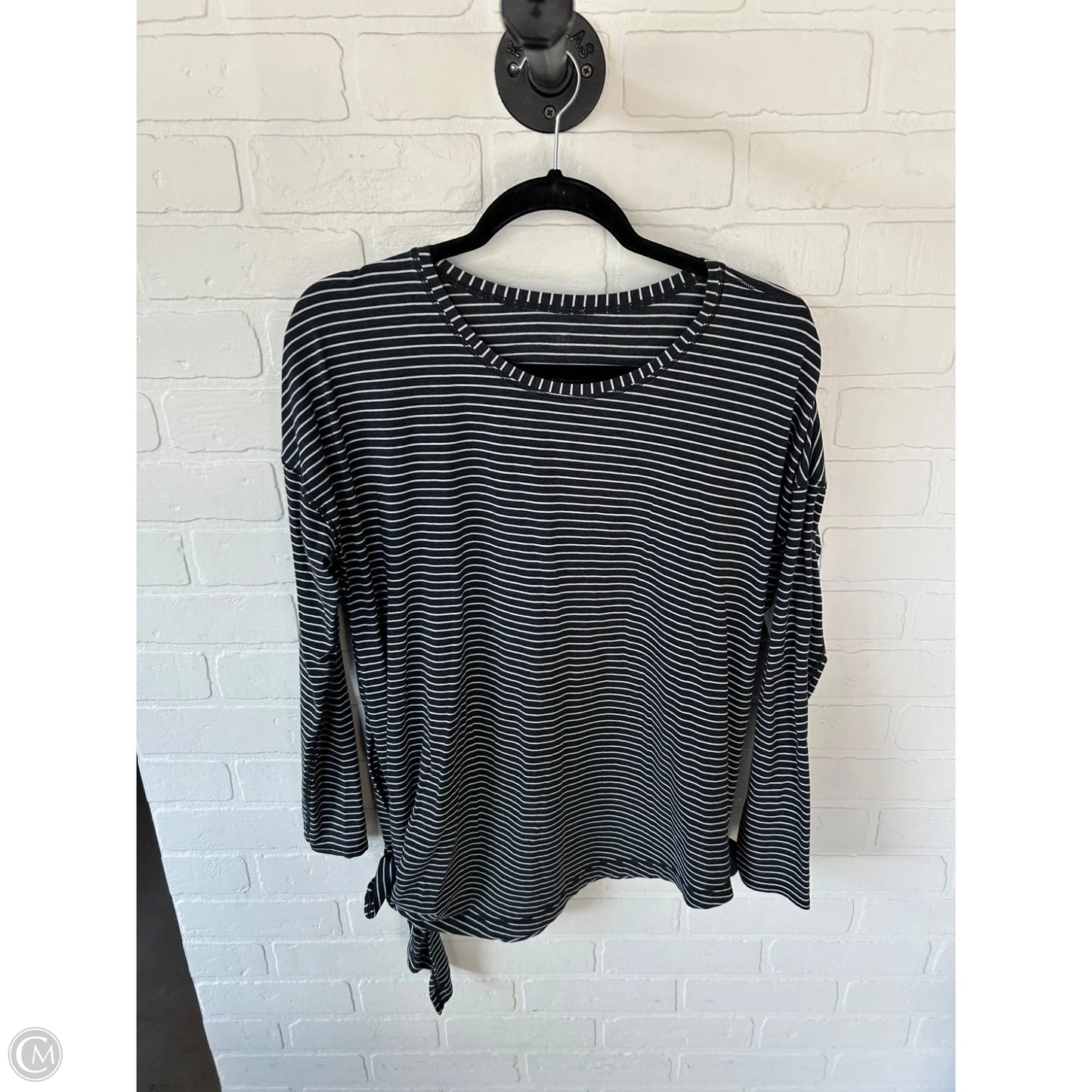 Athletic Top Long Sleeve Crewneck By Lululemon In Grey & White, Size: M