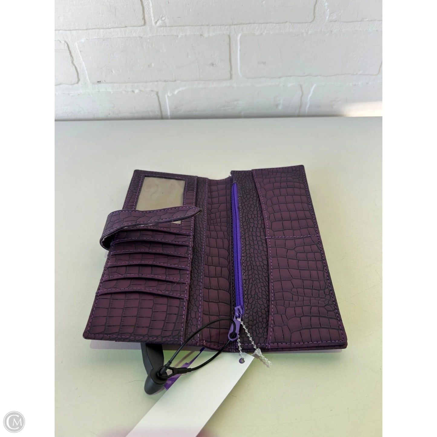 Wallet By Clothes Mentor, Size: Medium