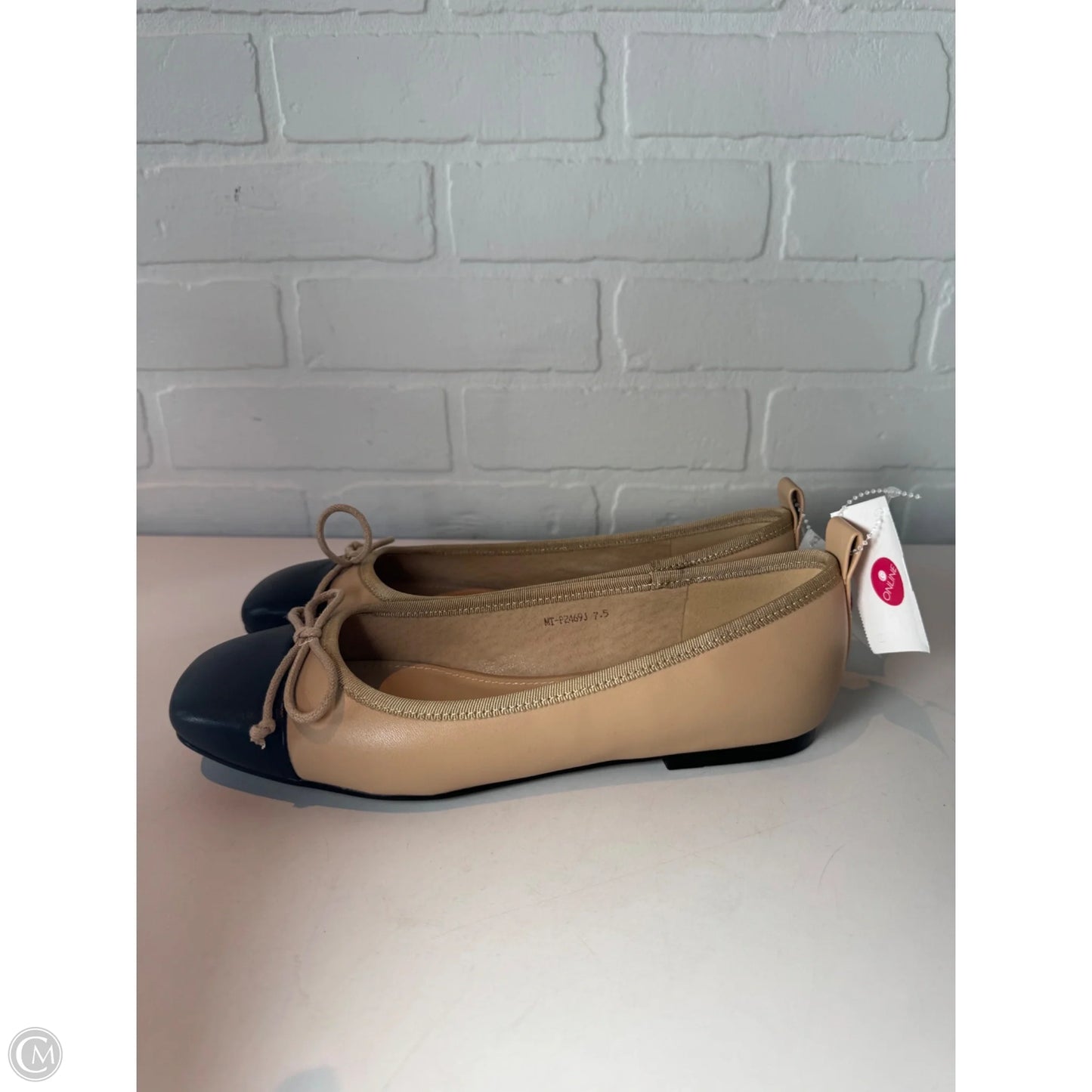 Shoes Flats By Clothes Mentor In Black & Tan, Size: 7.5