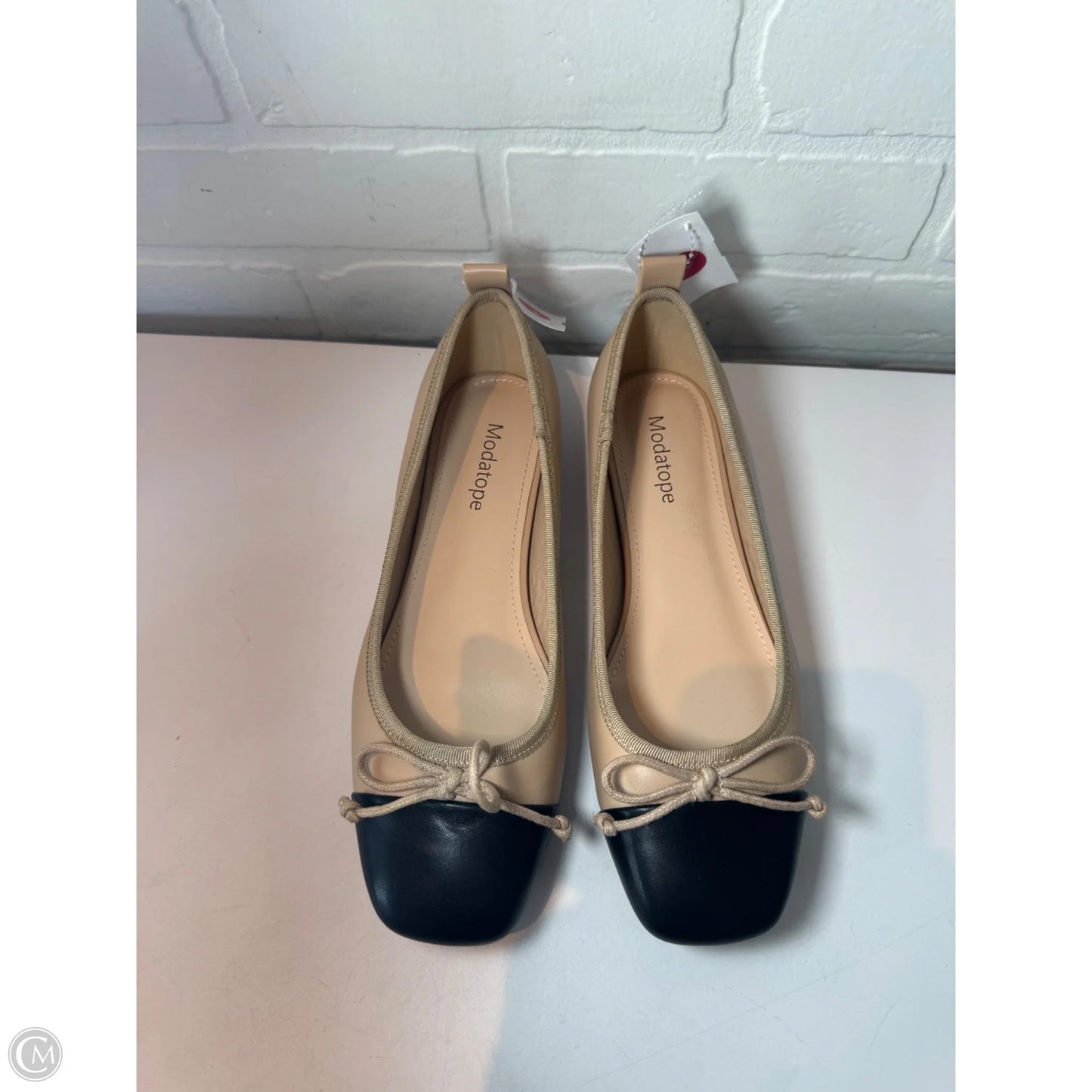 Shoes Flats By Clothes Mentor In Black & Tan, Size: 7.5