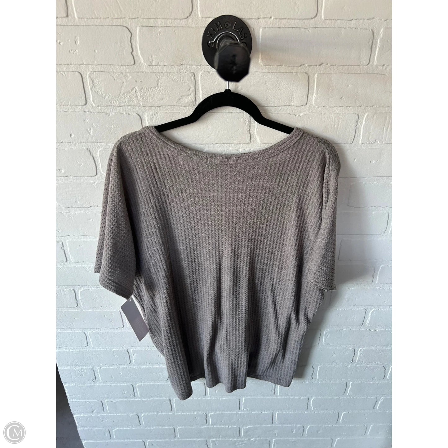 Top Short Sleeve By Cme In Taupe, Size: S