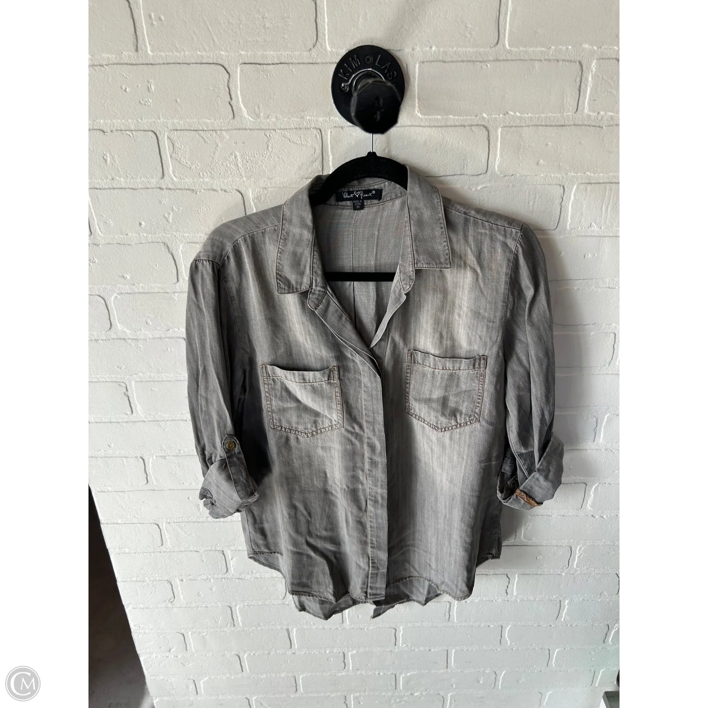 Top Long Sleeve By Velvet Heart In Grey, Size: M