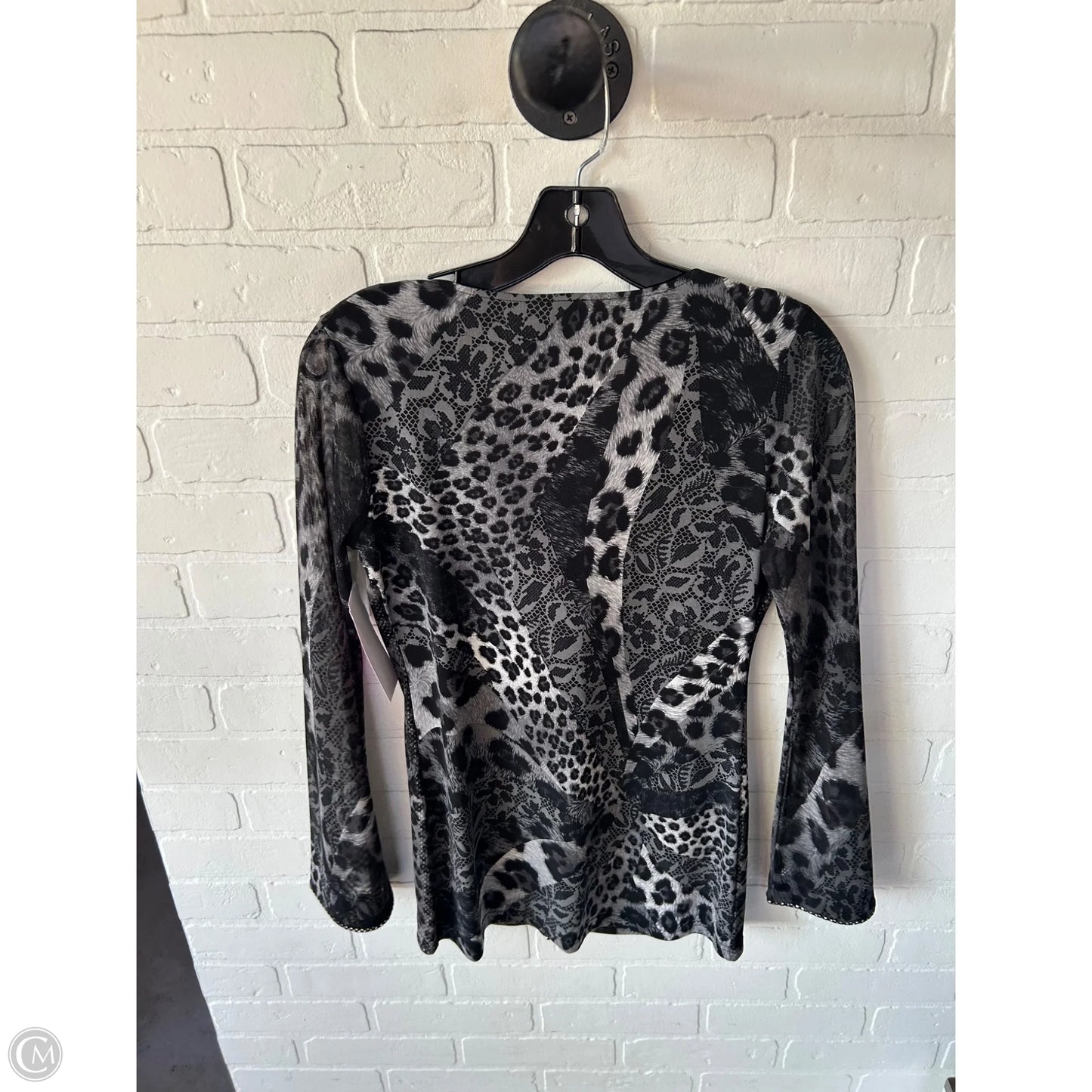 Top Long Sleeve By Clothes Mentor In Black & Grey, Size: M
