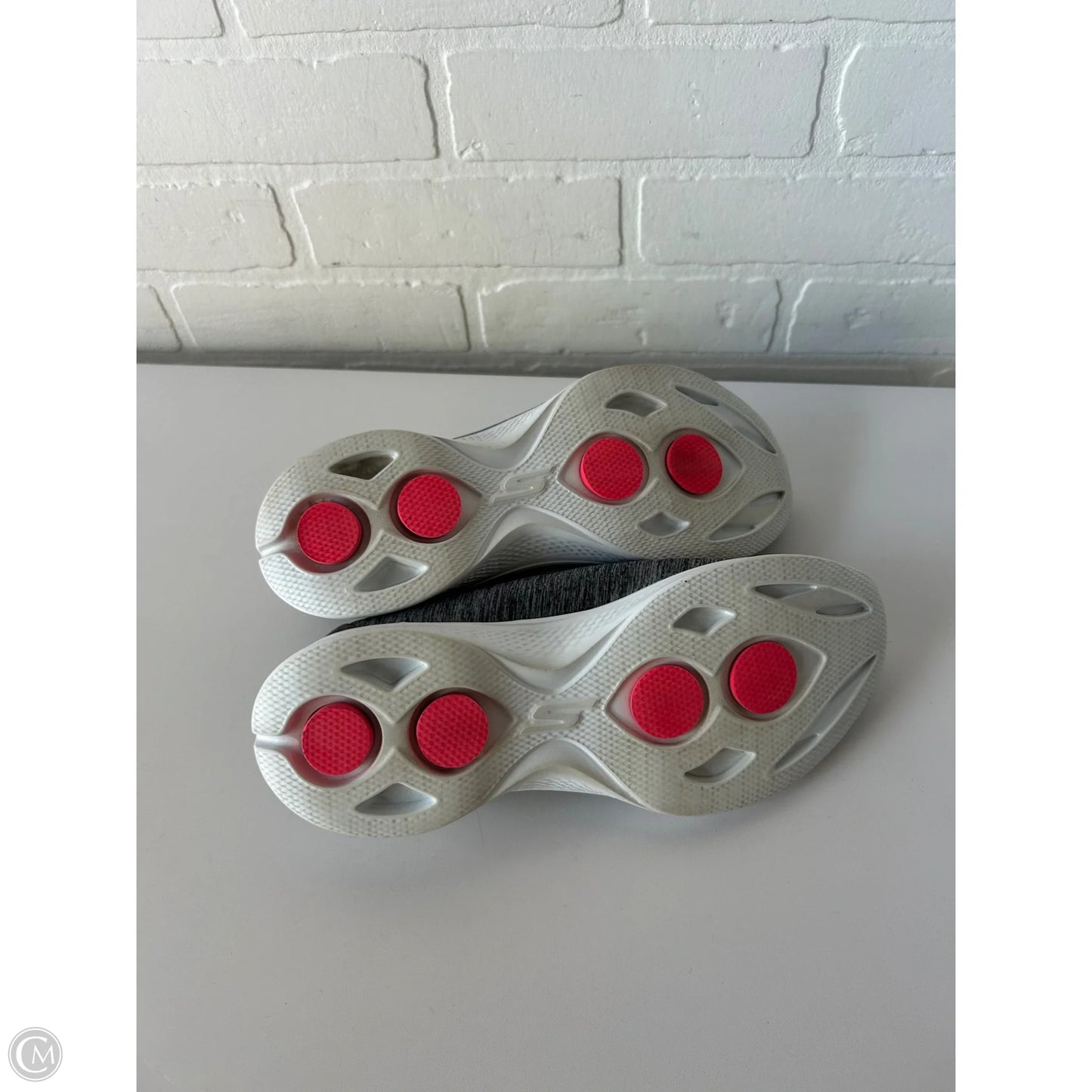 Shoes Sneakers By Skechers In Grey, Size: 8