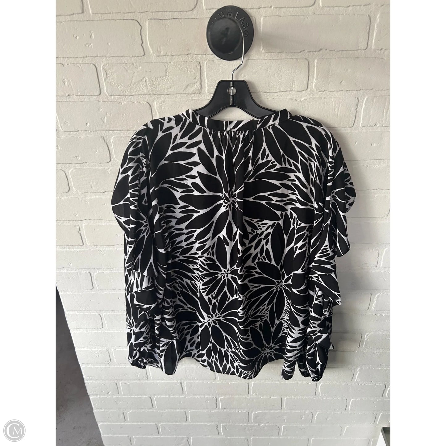 Top Long Sleeve By Chicos In Black & White, Size: L