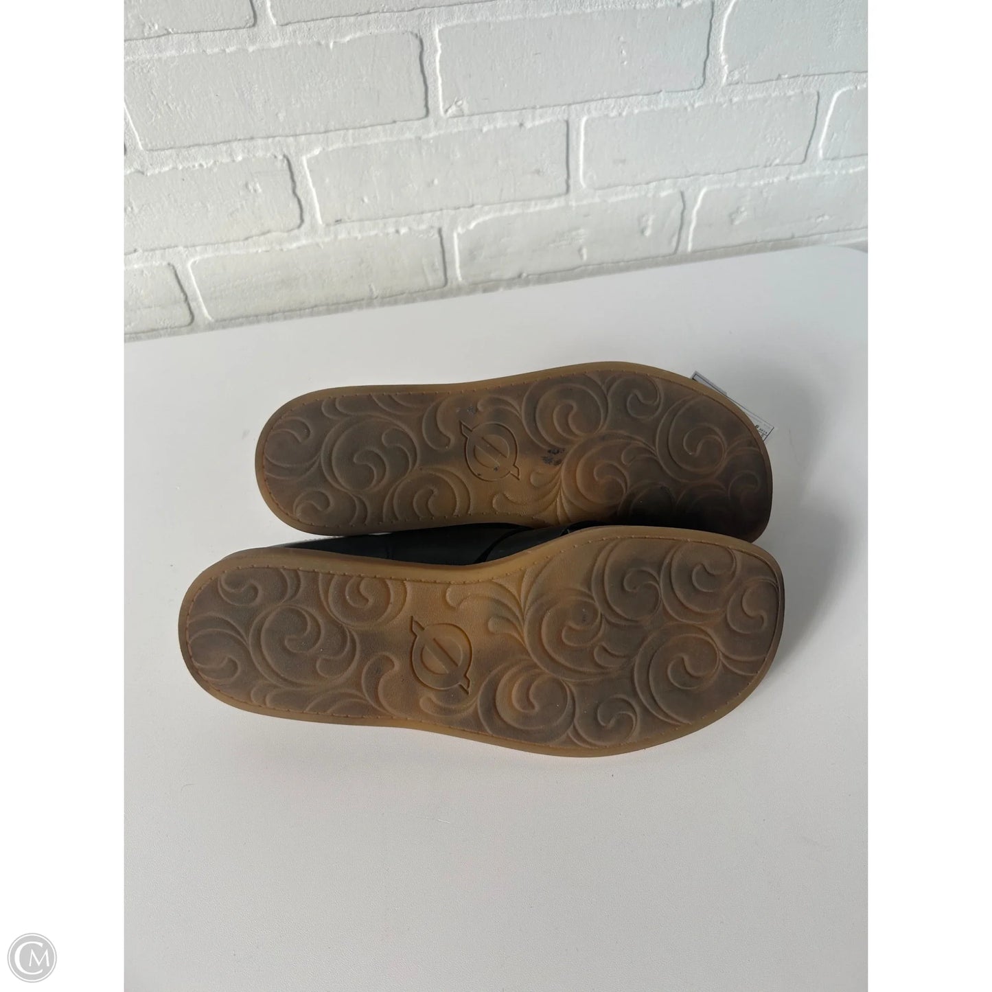 Sandals Flats By Boc In Black & Tan, Size: 9