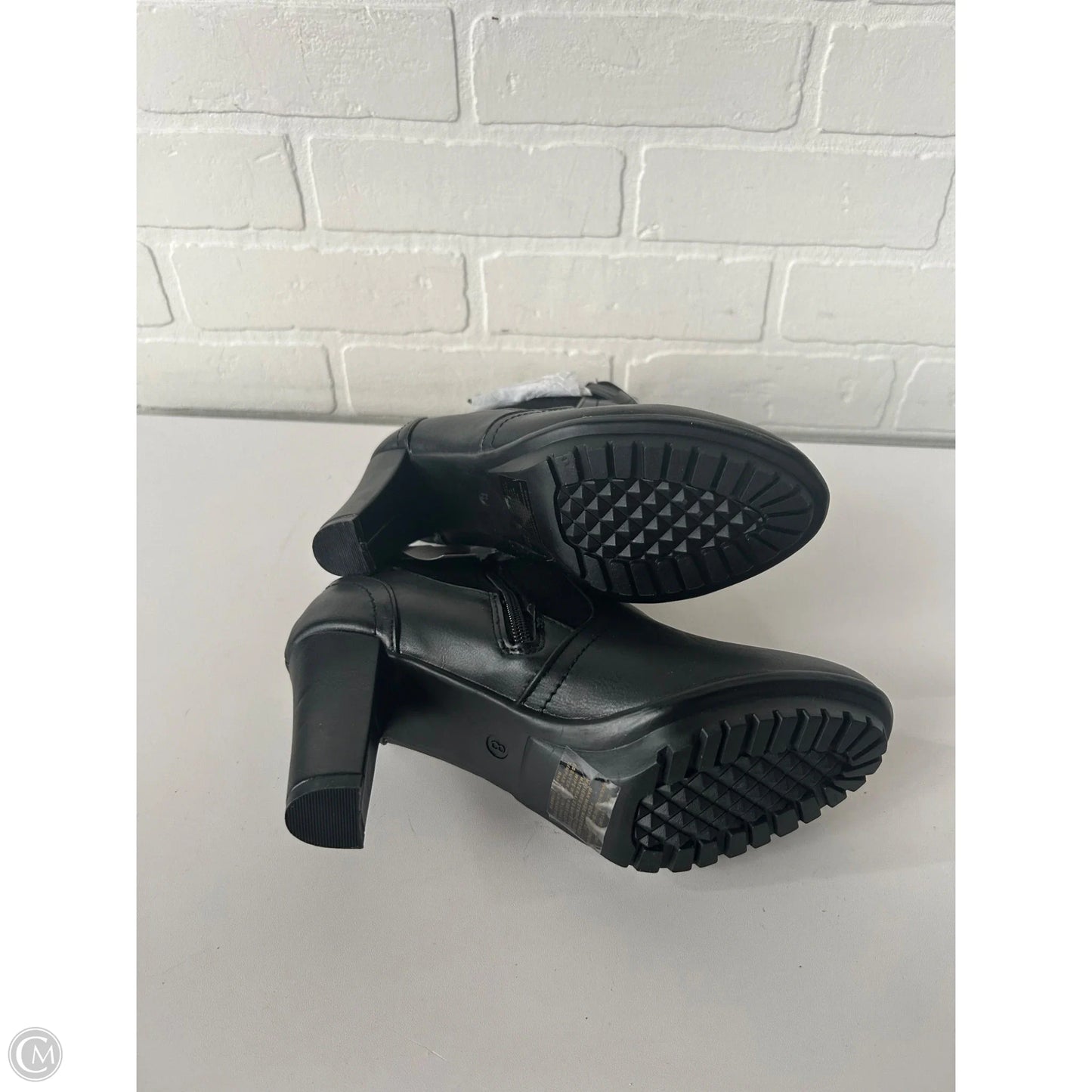 Boots Ankle Heels By Clothes Mentor In Black, Size: 8