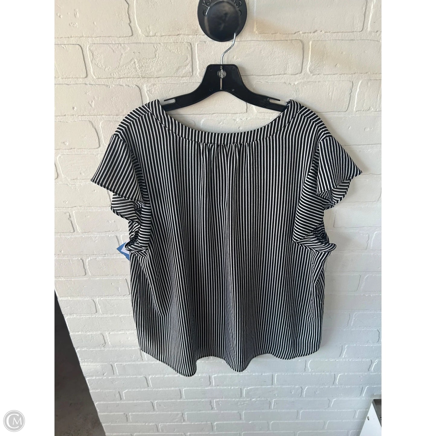 Top Short Sleeve By Adrianna Papell In Black, Size: 1x
