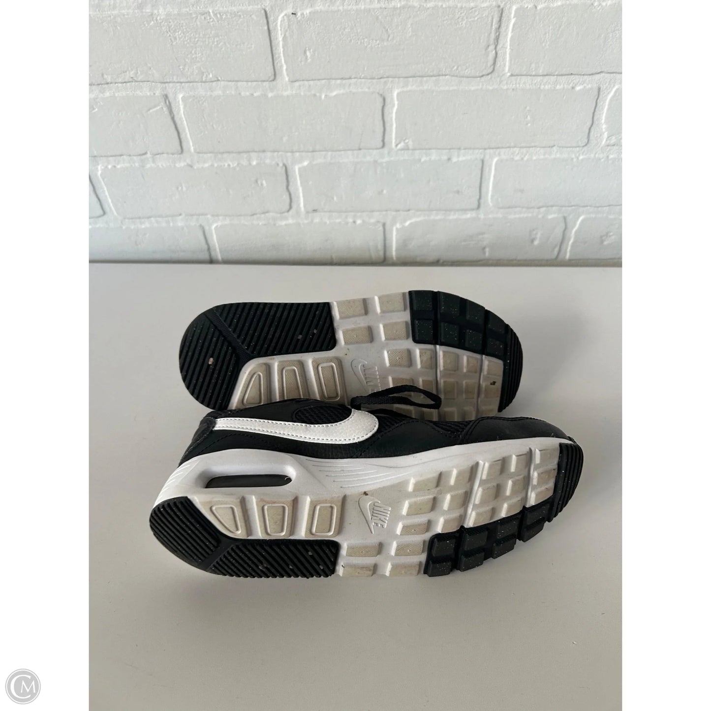 Shoes Athletic By Nike In Black & White, Size: 7.5