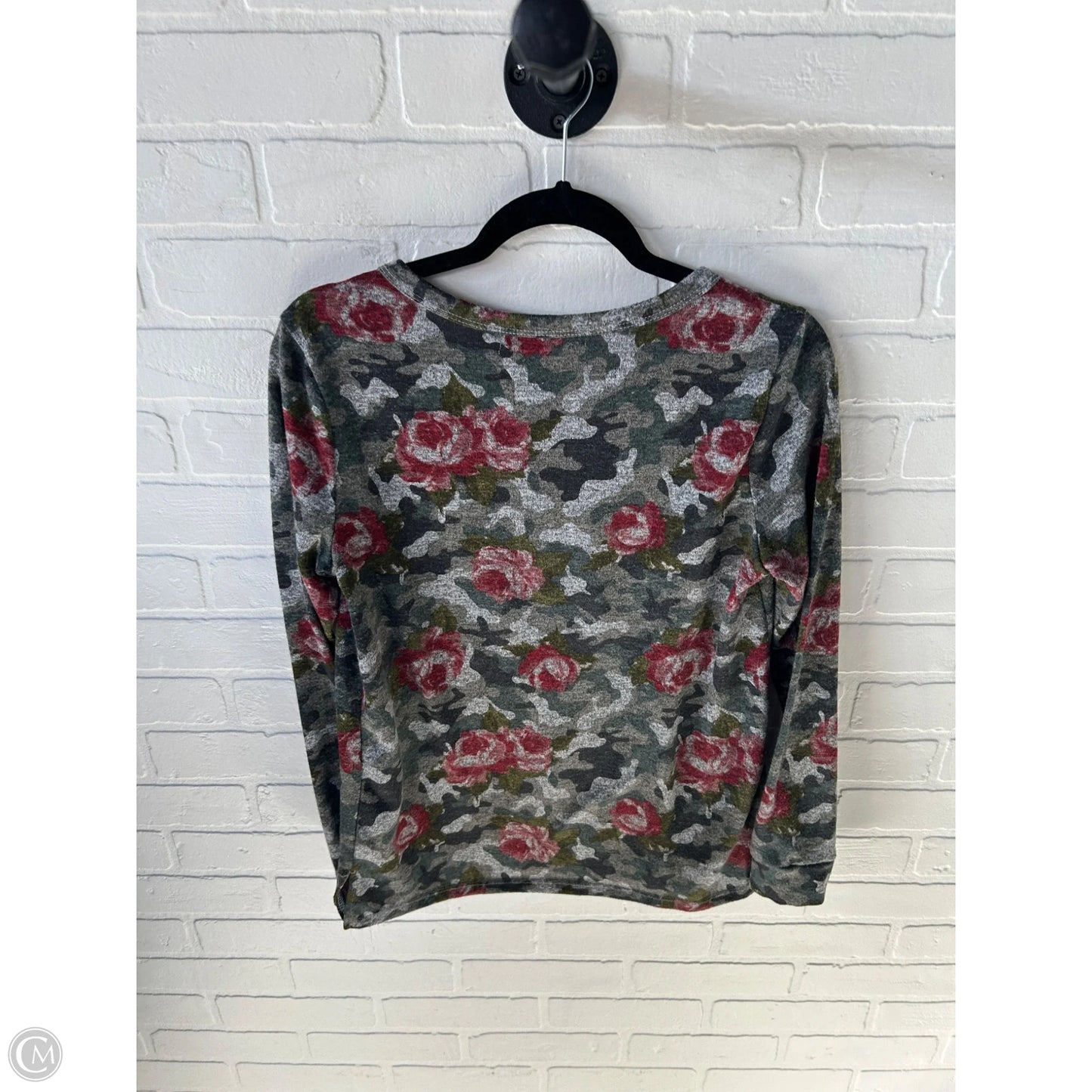Top Long Sleeve By Absolutely Famous In Grey & Red, Size: M