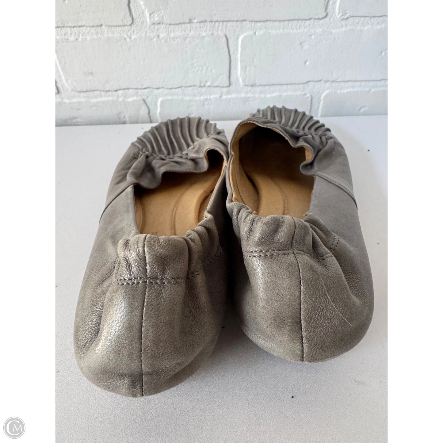 Shoes Flats By Clothes Mentor In Grey, Size: 6