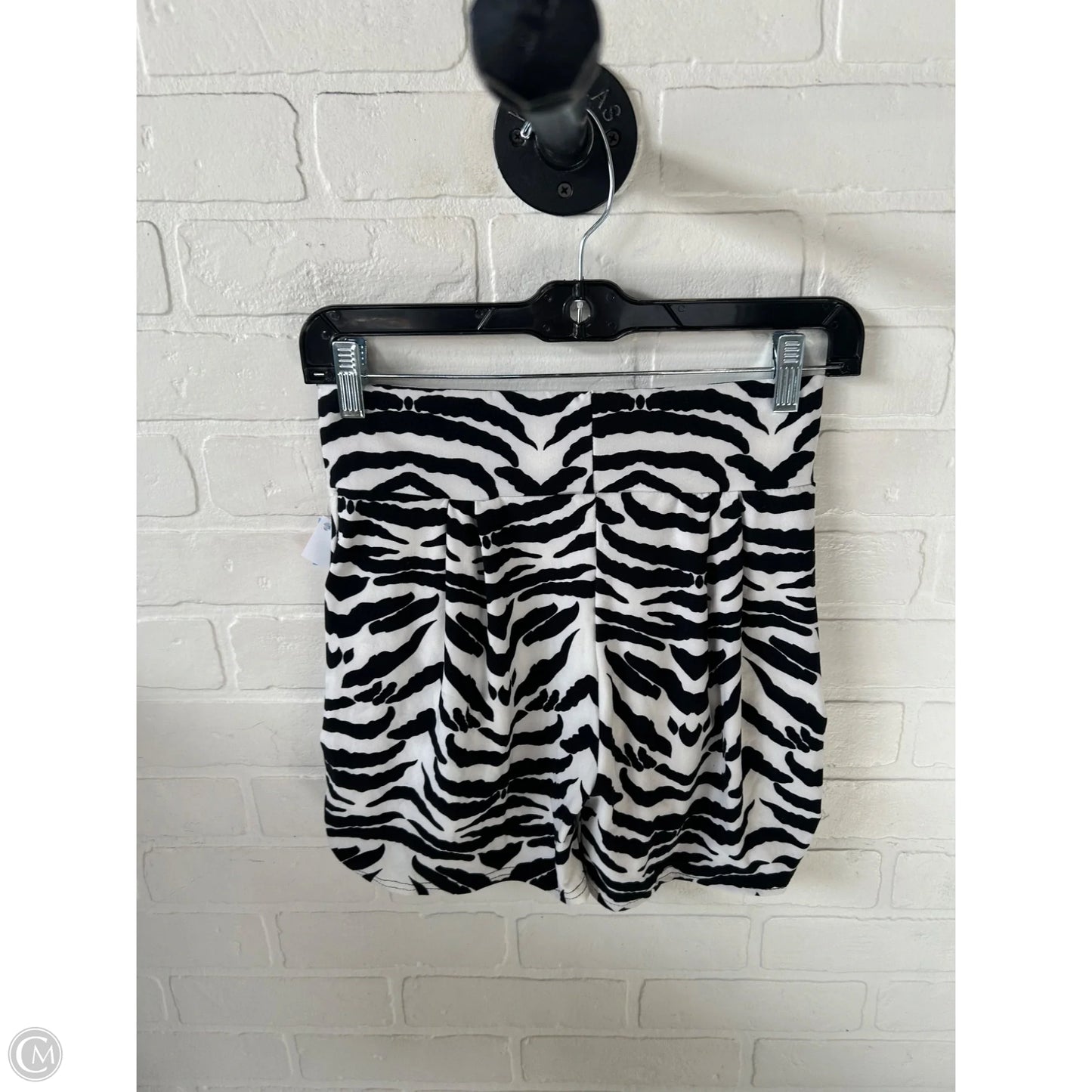 Athletic Shorts By Cme In Black & White, Size: 4