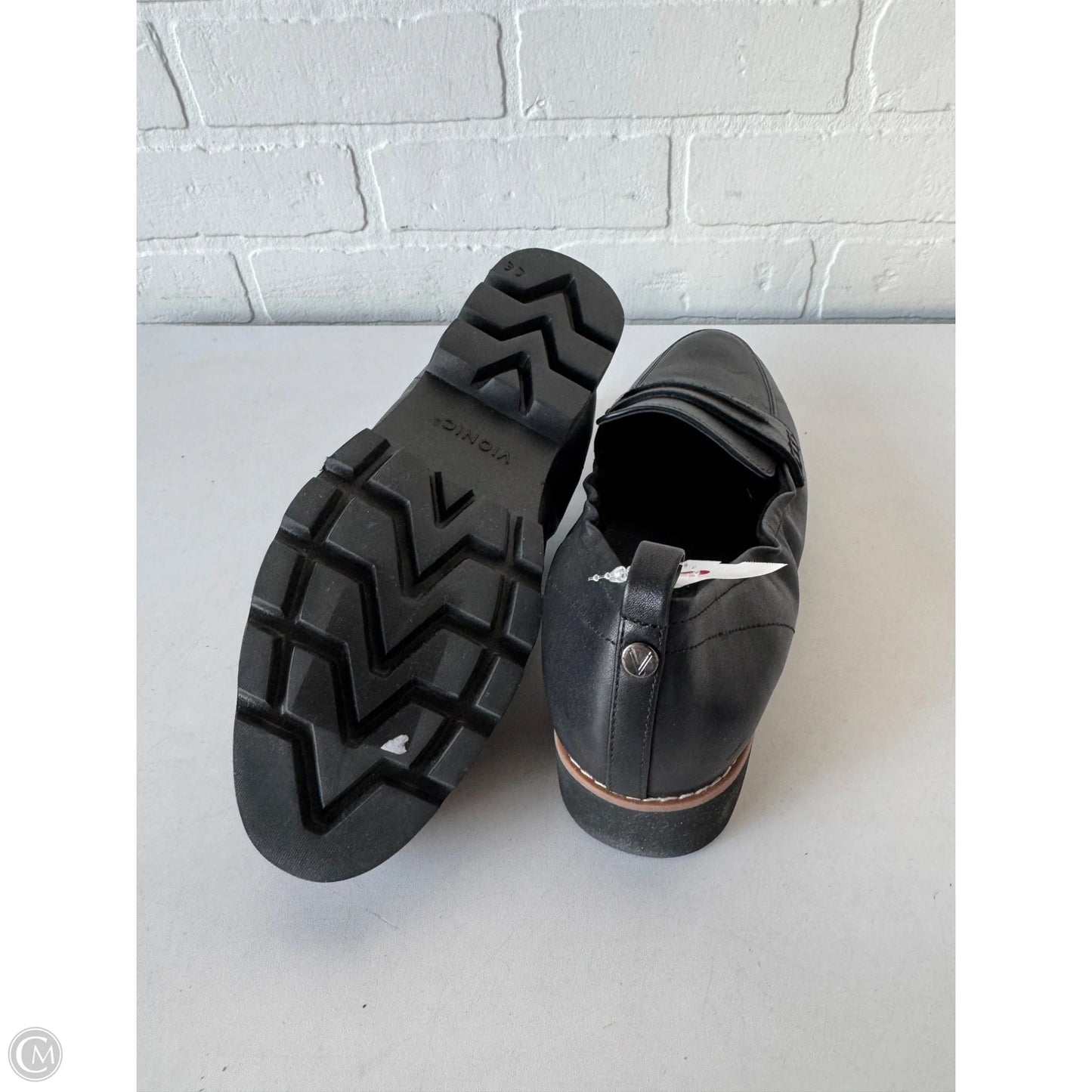 Shoes Flats By Vionic In Black, Size: 9