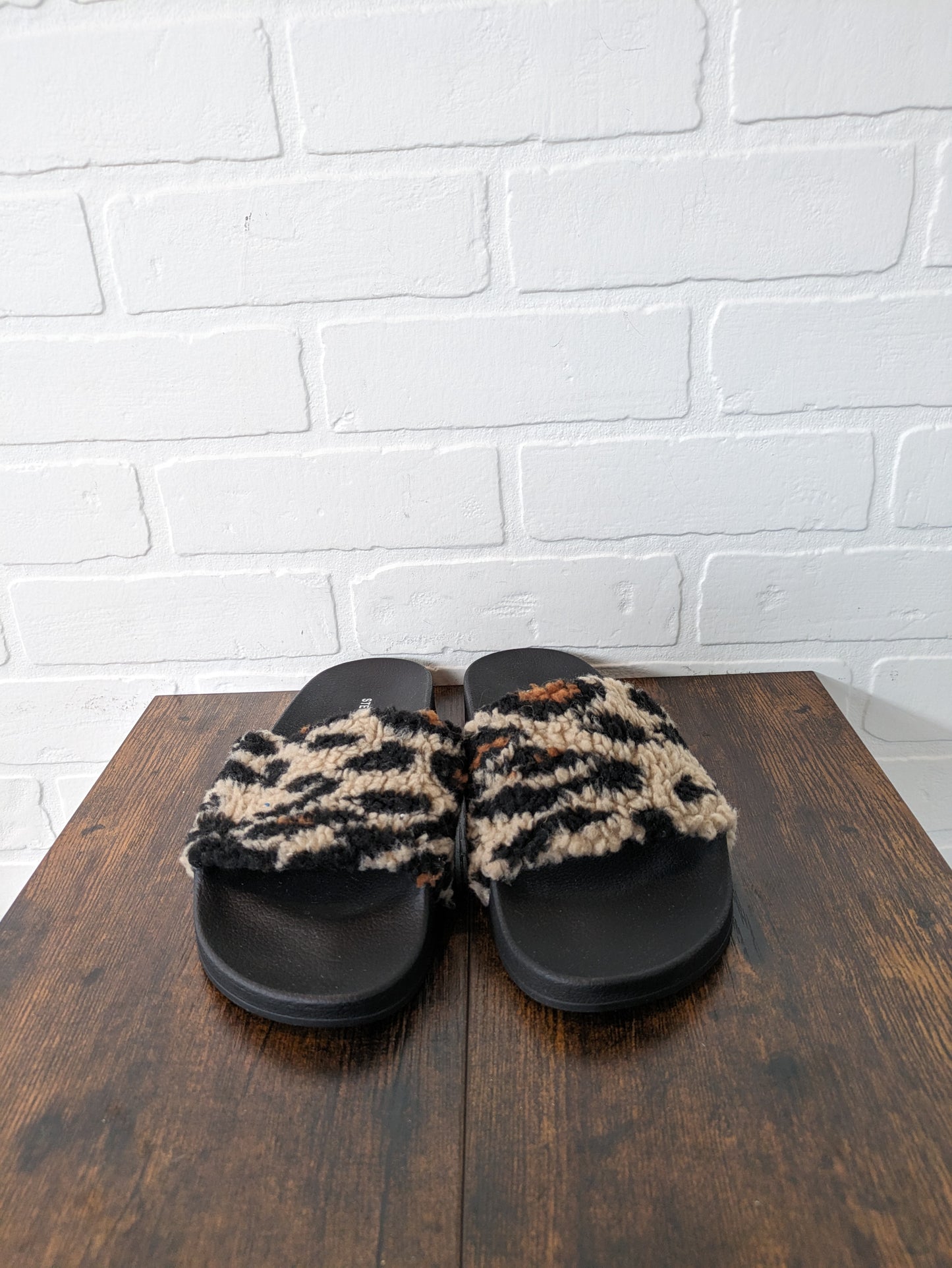 Sandals Flats By Steve Madden Size: 9