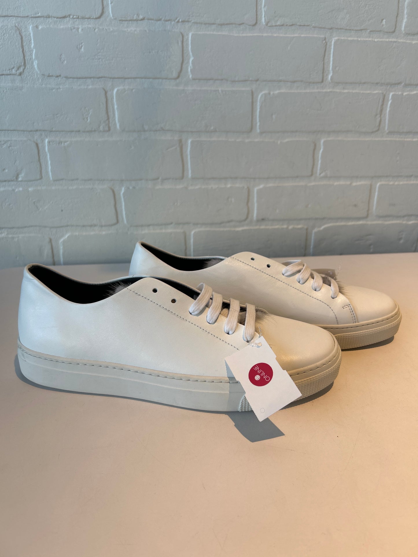 Shoes Sneakers By zcd montreal In White, Size: 10.5