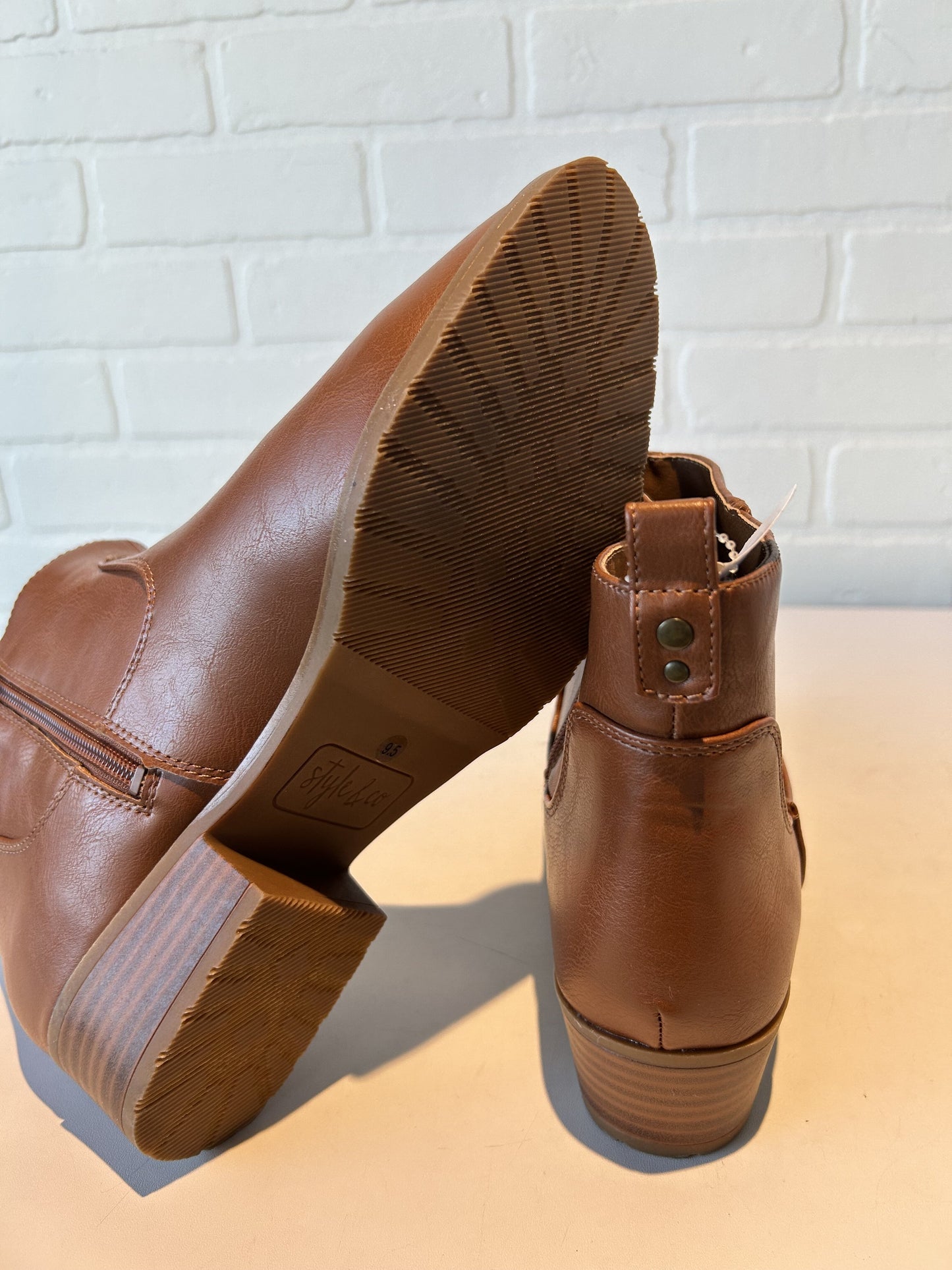 Boots Ankle Flats By Style And Company Size: 9.5