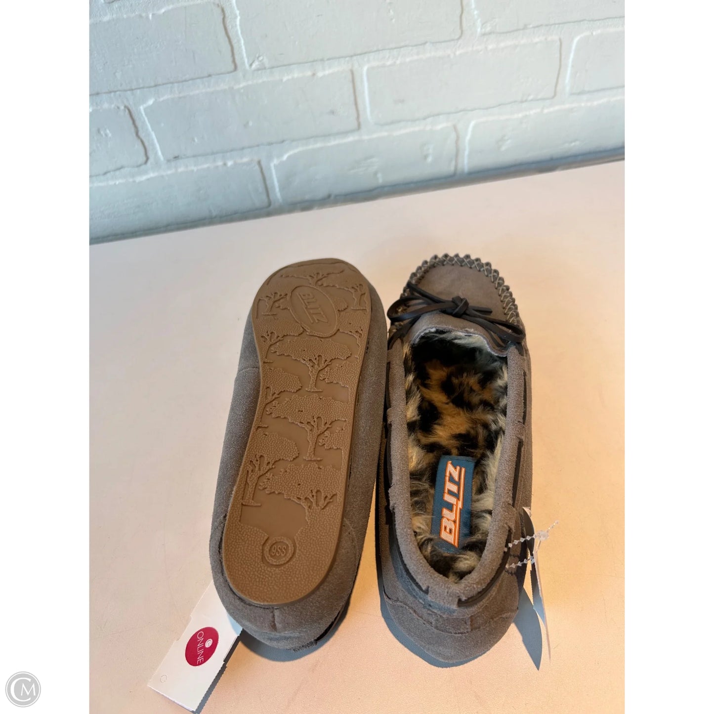 Shoes Flats By Clothes Mentor In Grey, Size: 9