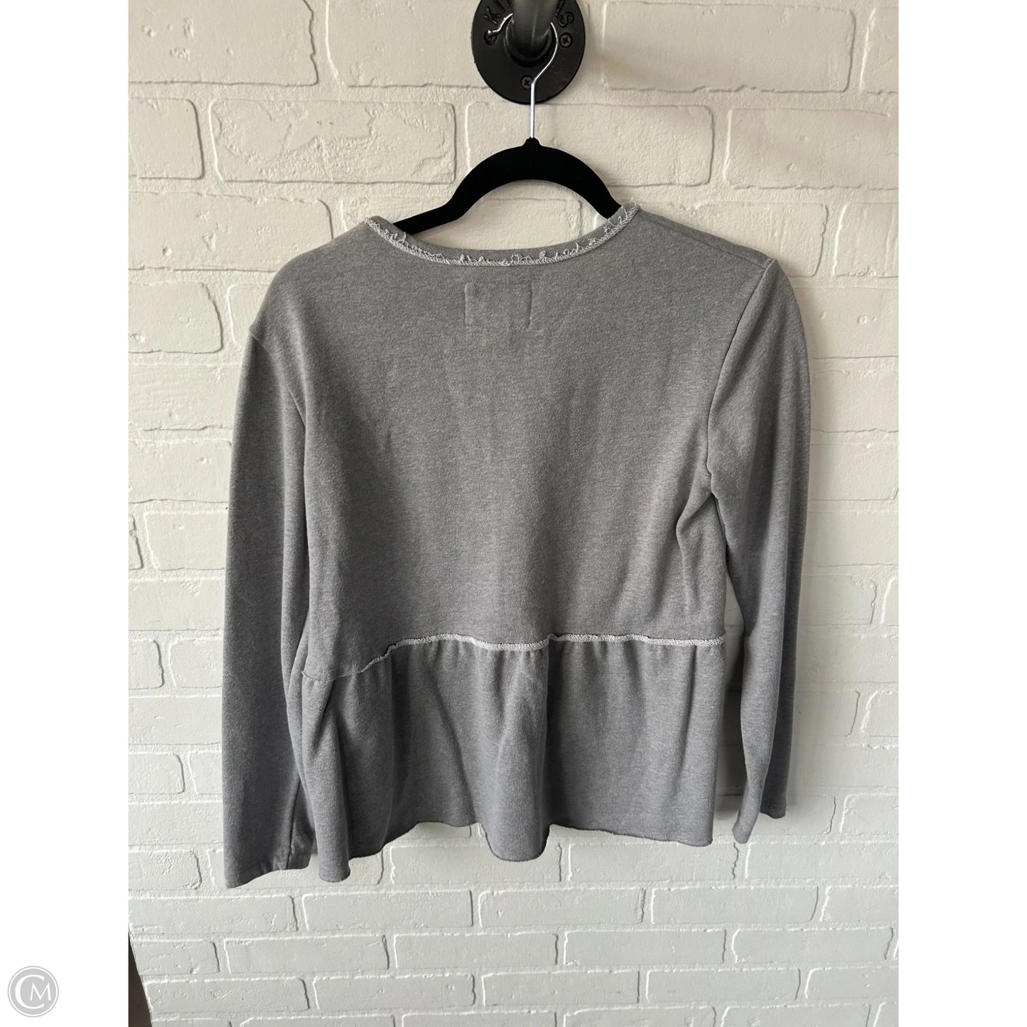 Top Long Sleeve By Cmb In Grey, Size: Xs