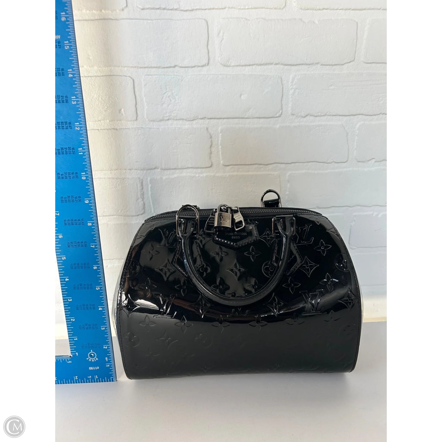 Handbag Luxury Designer By Louis Vuitton, Size: Medium
