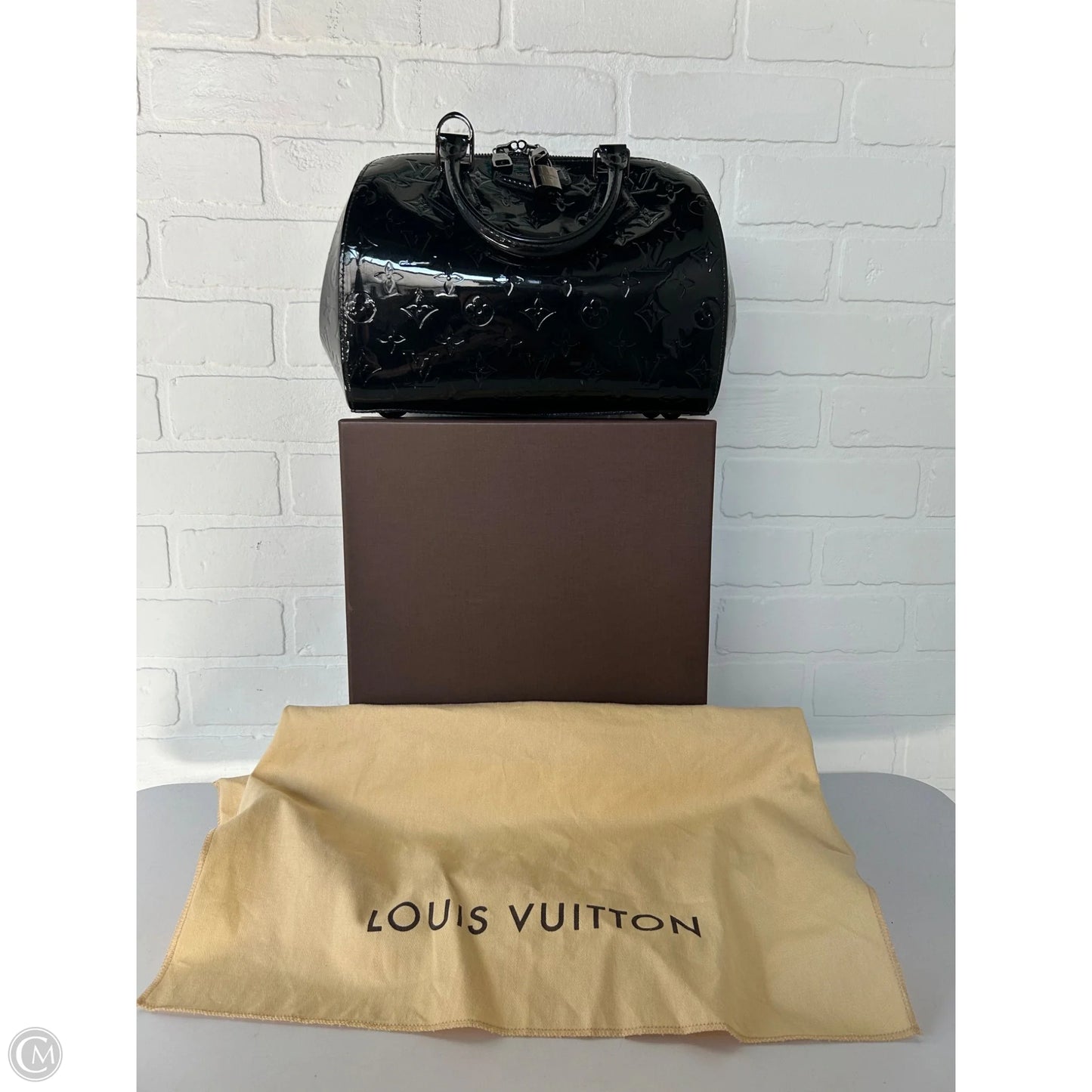 Handbag Luxury Designer By Louis Vuitton, Size: Medium