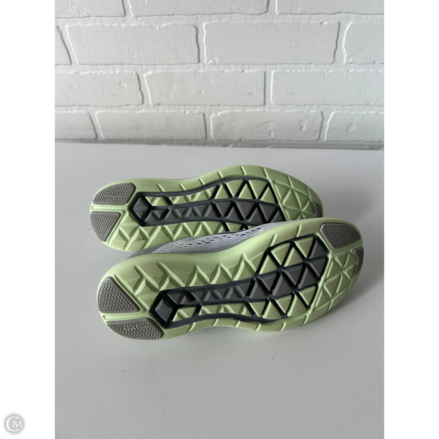 Shoes Athletic By Nike In Grey, Size: 8